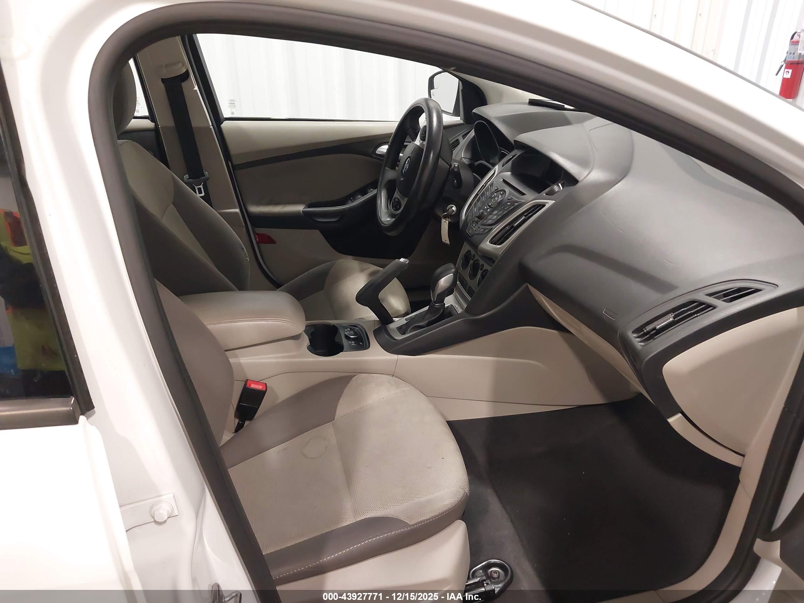 FORD FOCUS image 5