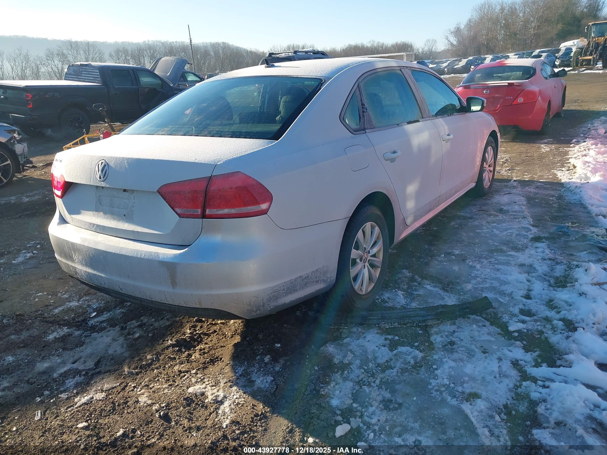 VOLKSWAGEN PASSAT image 4