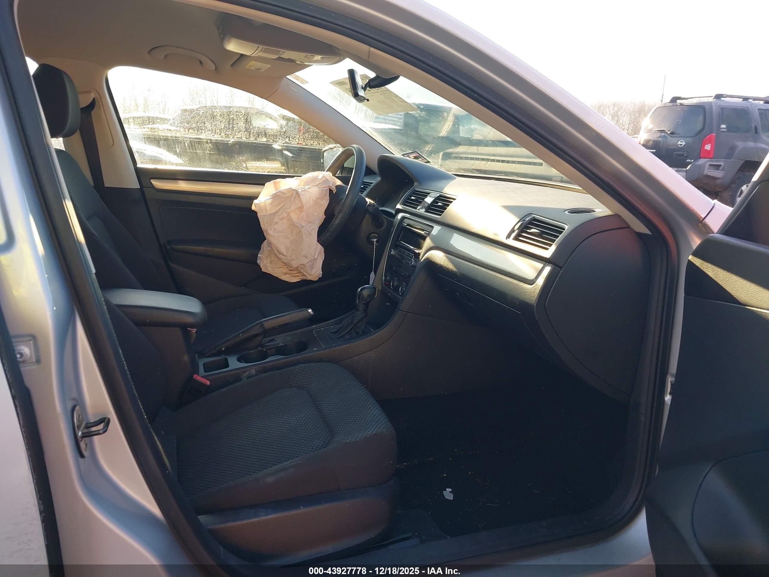 VOLKSWAGEN PASSAT image 5