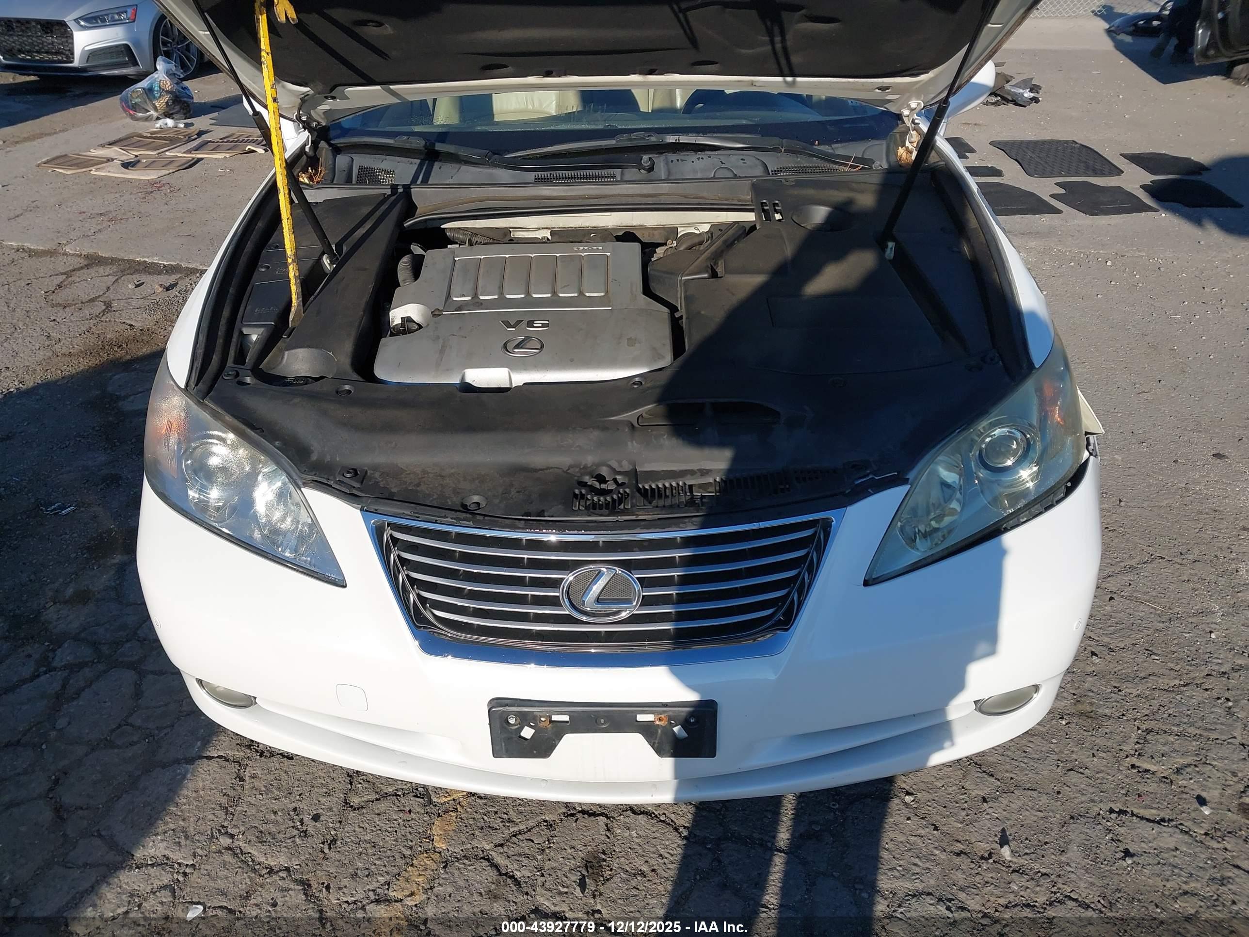 LEXUS ES image 10