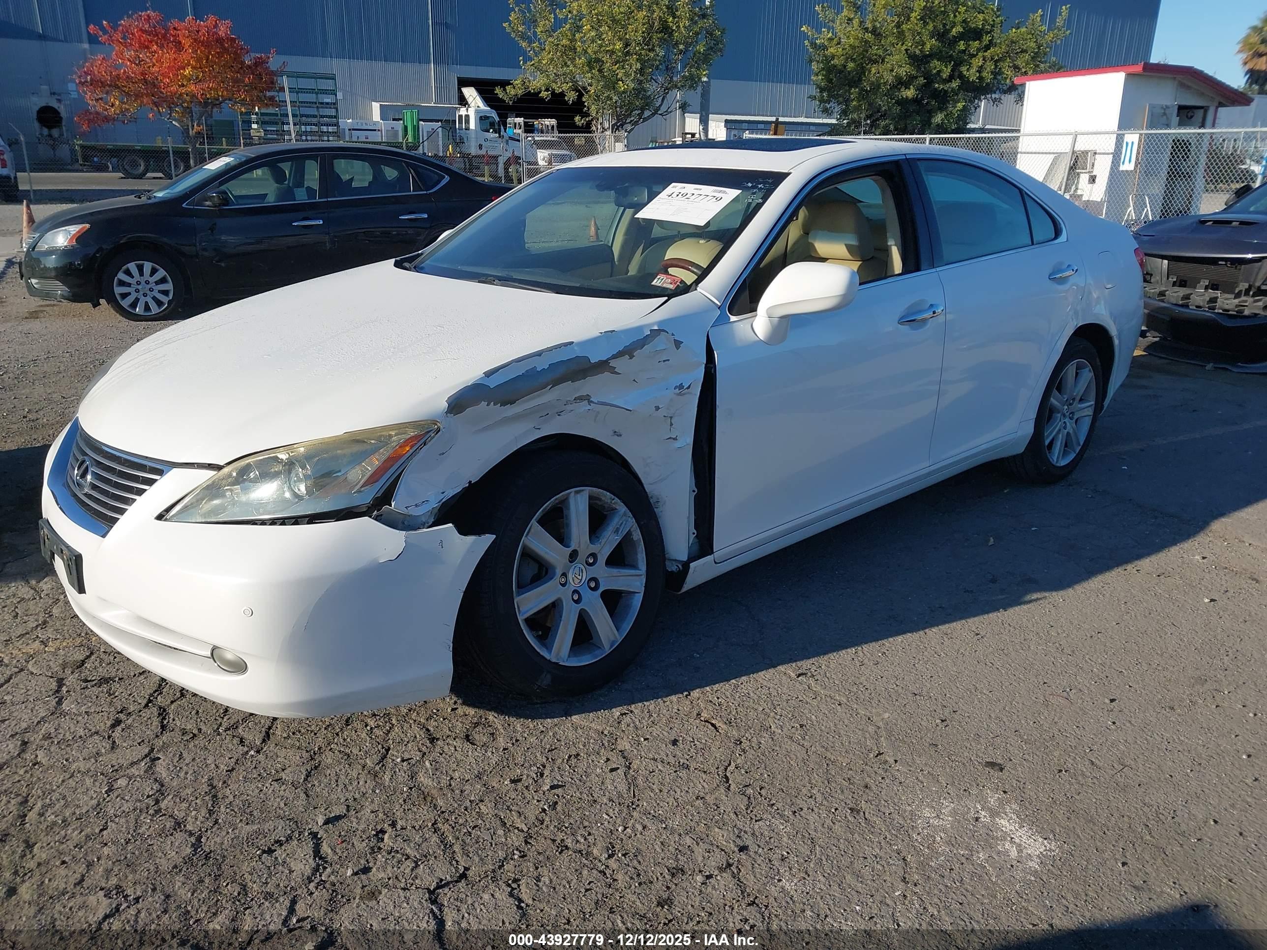 LEXUS ES image 2