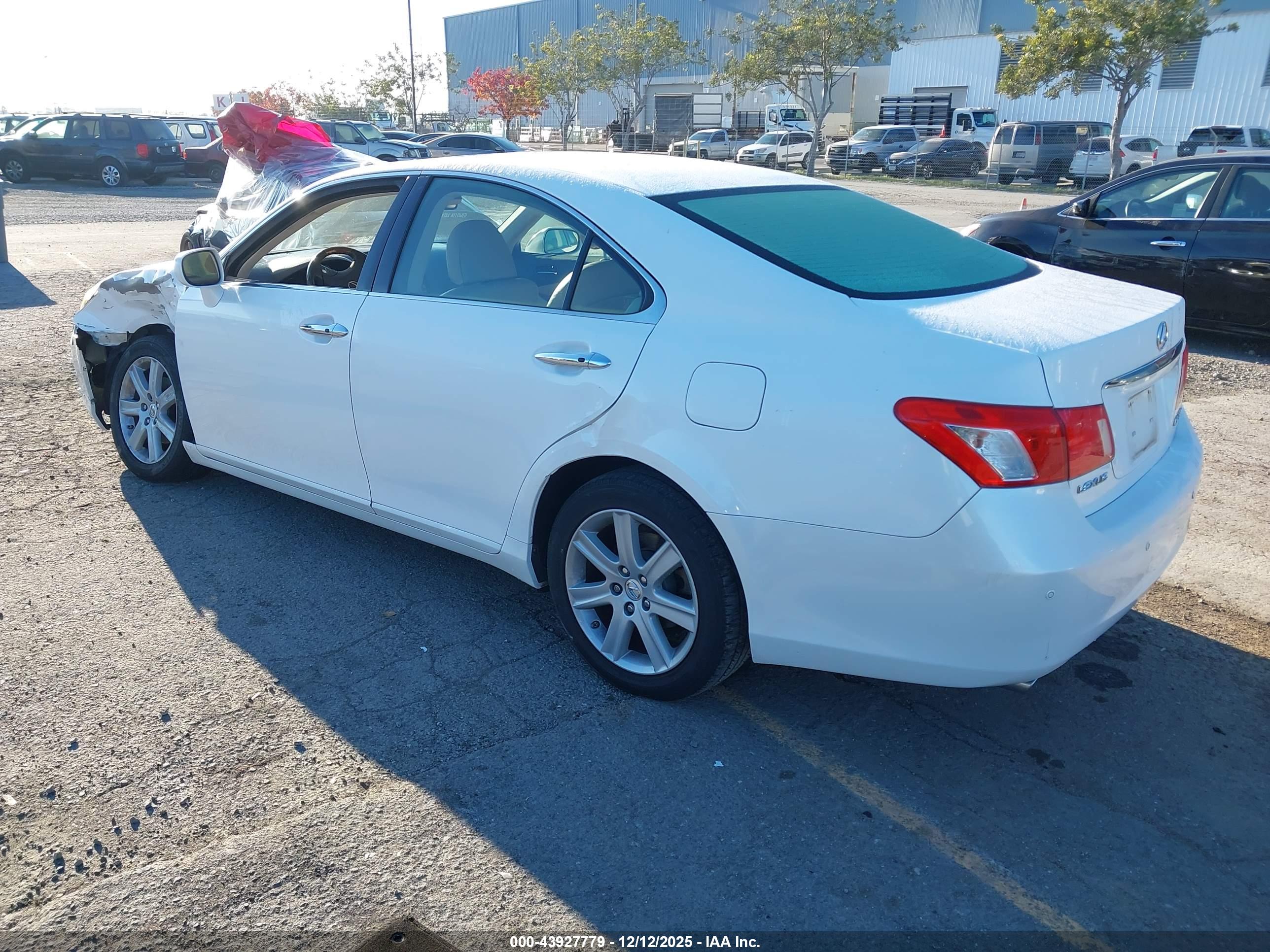 LEXUS ES image 3