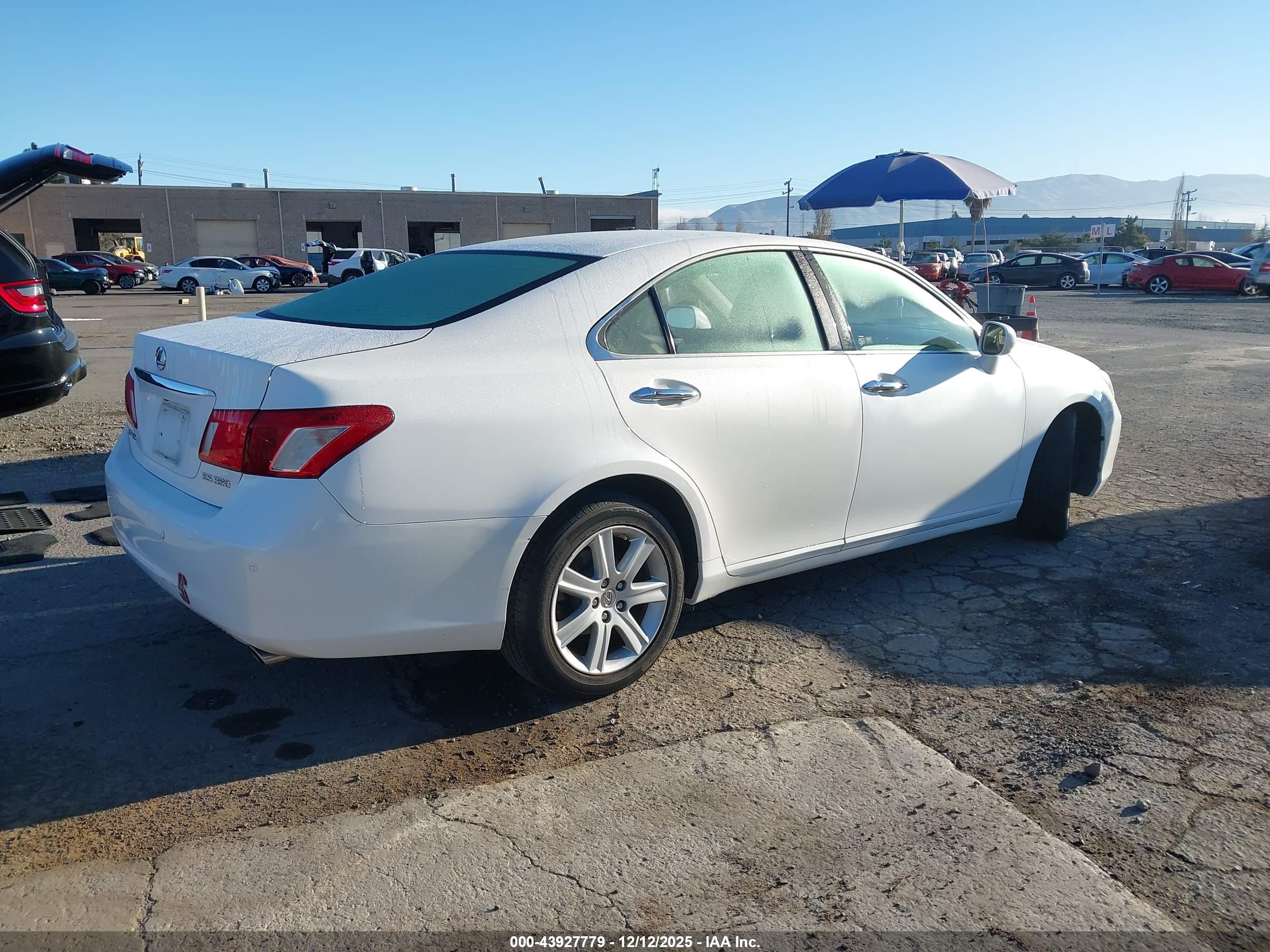 LEXUS ES image 4