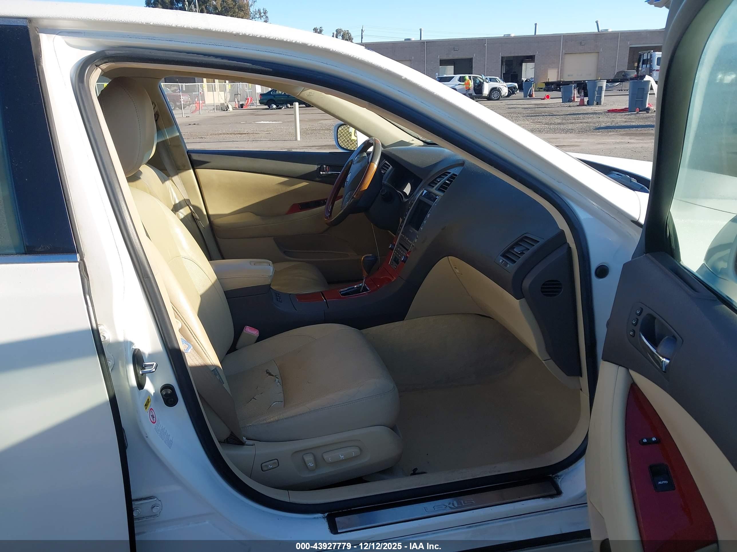 LEXUS ES image 5