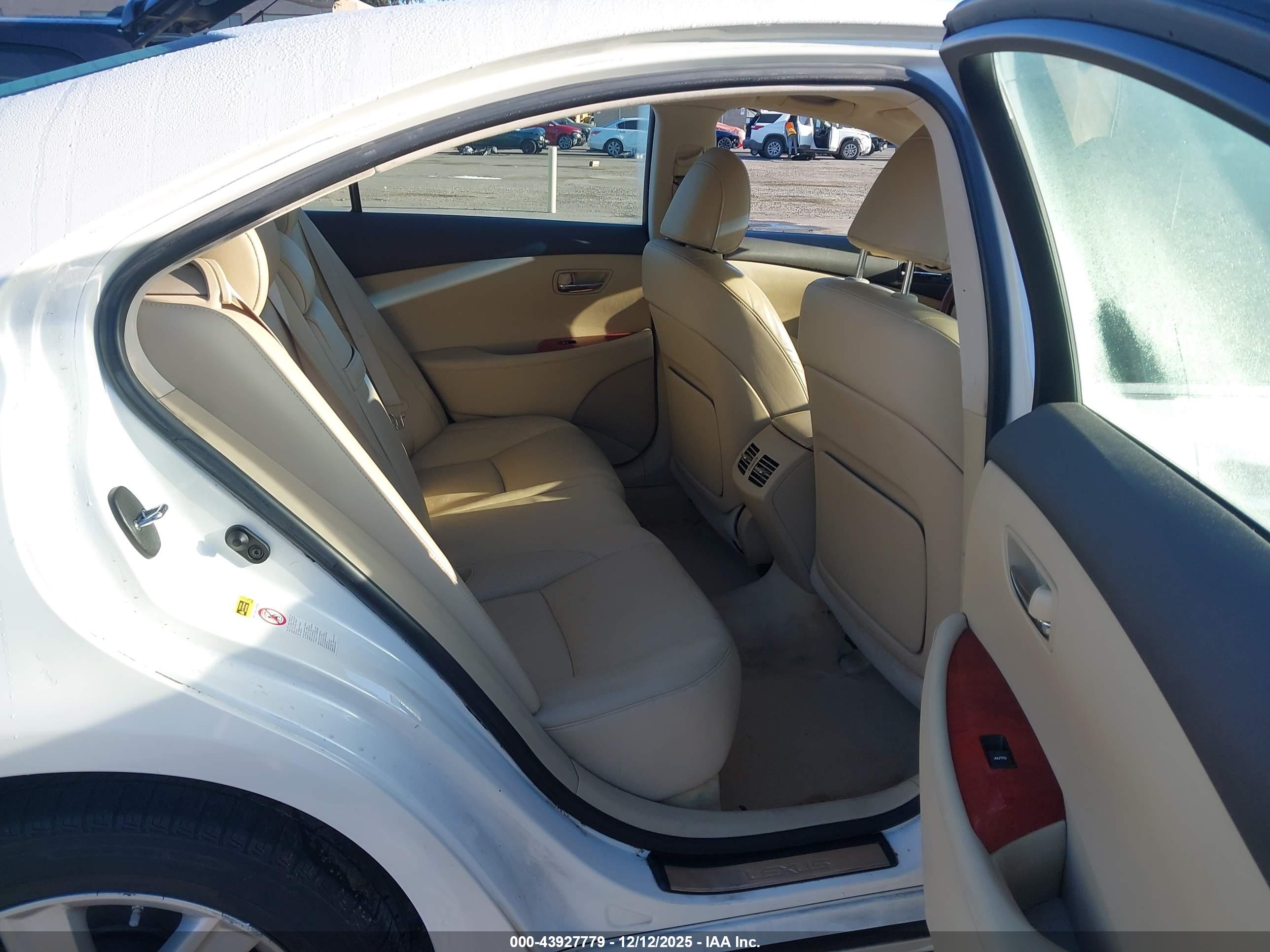 LEXUS ES image 8