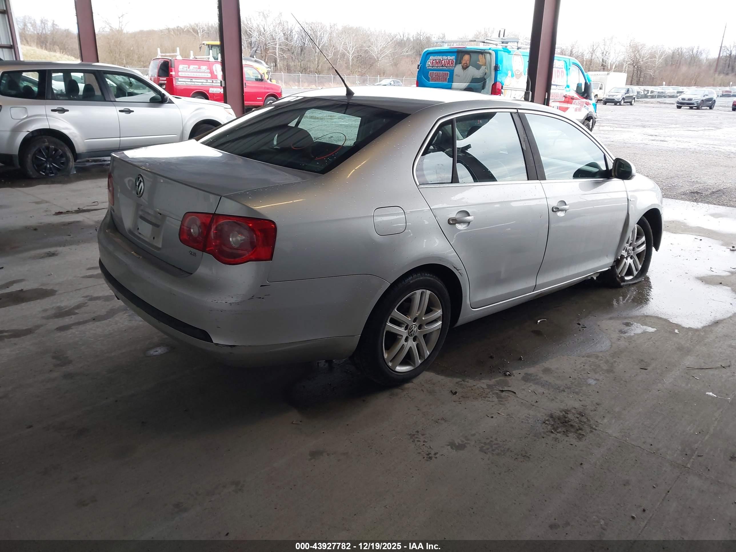 VOLKSWAGEN JETTA image 4