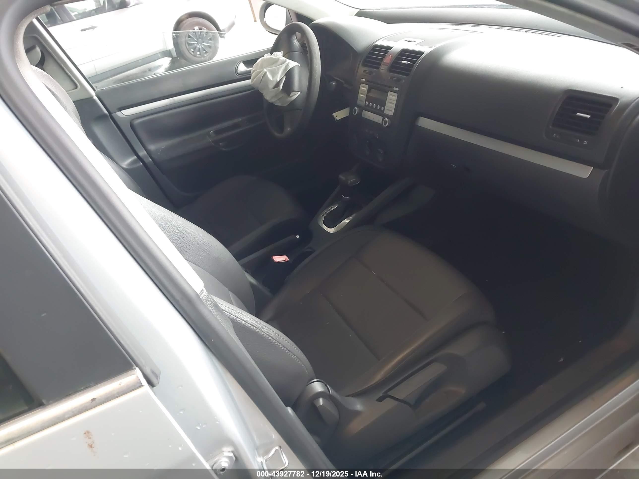 VOLKSWAGEN JETTA image 5