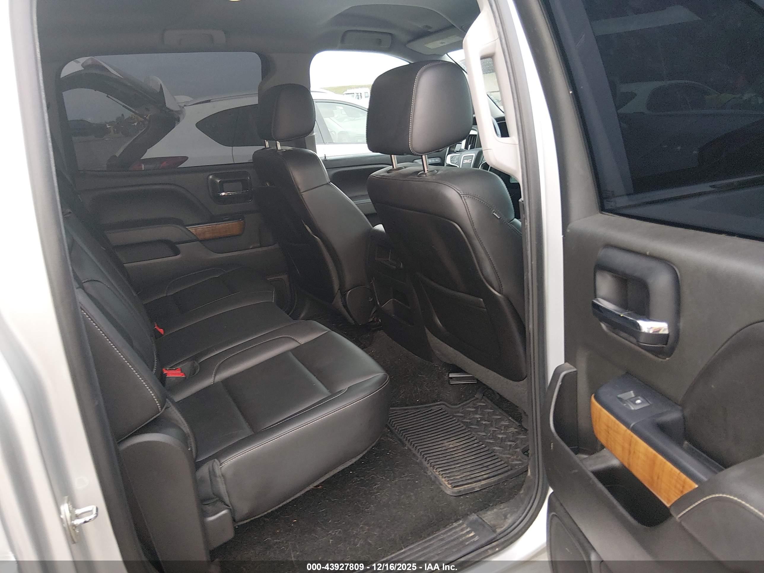 GMC SIERRA image 8