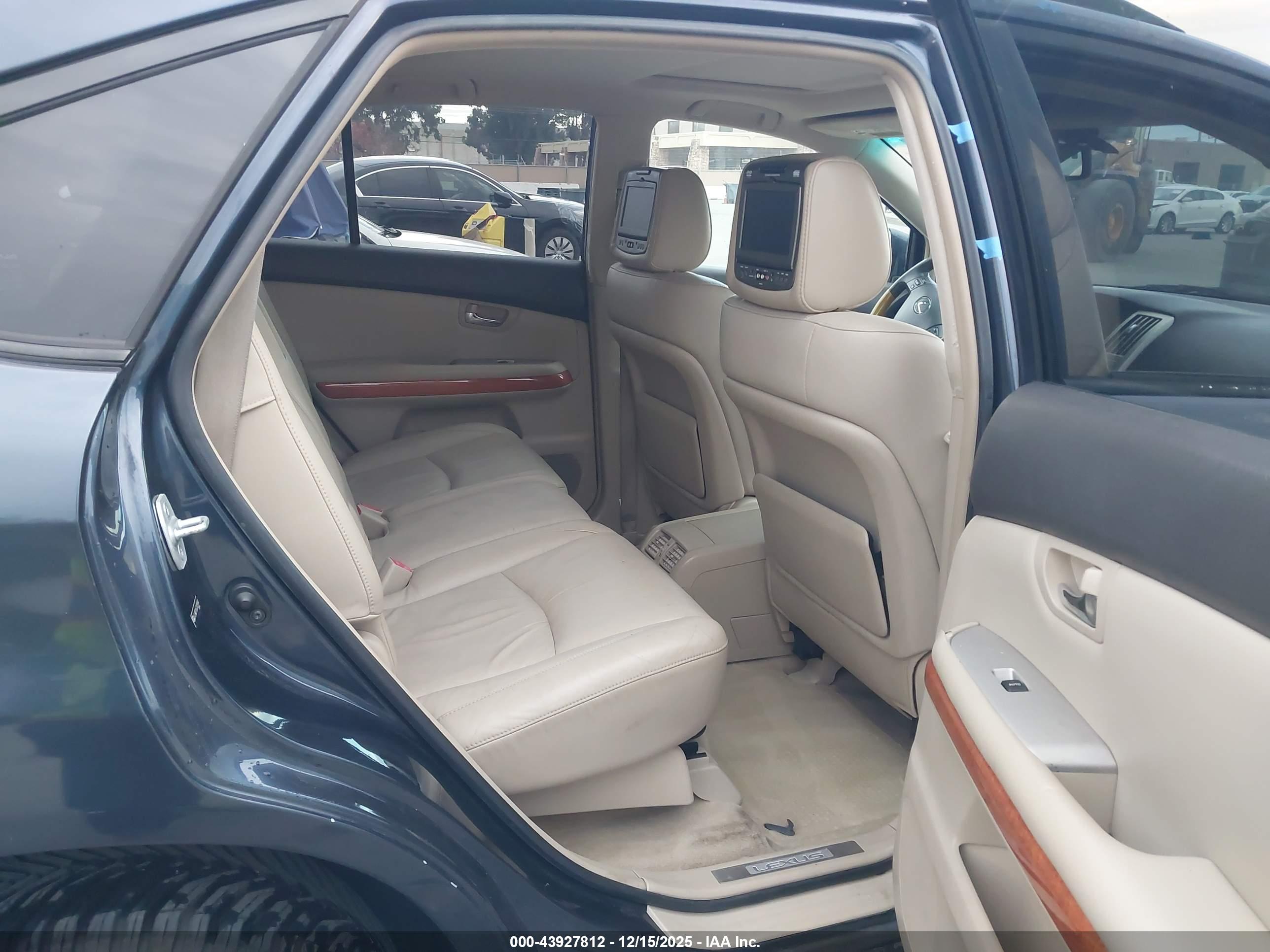 LEXUS RX image 8