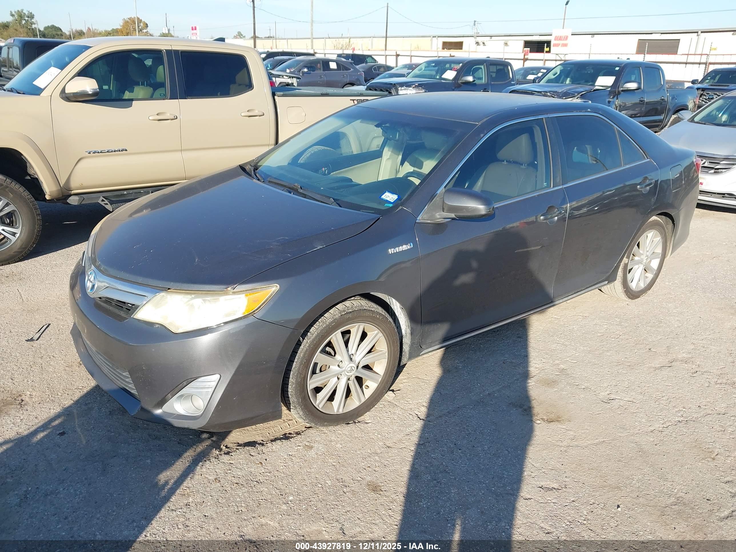 TOYOTA CAMRY image 2