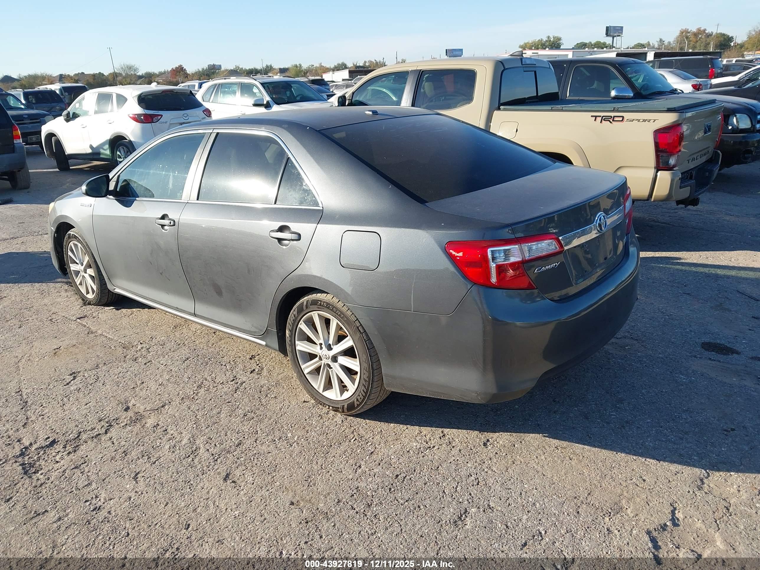 TOYOTA CAMRY image 3