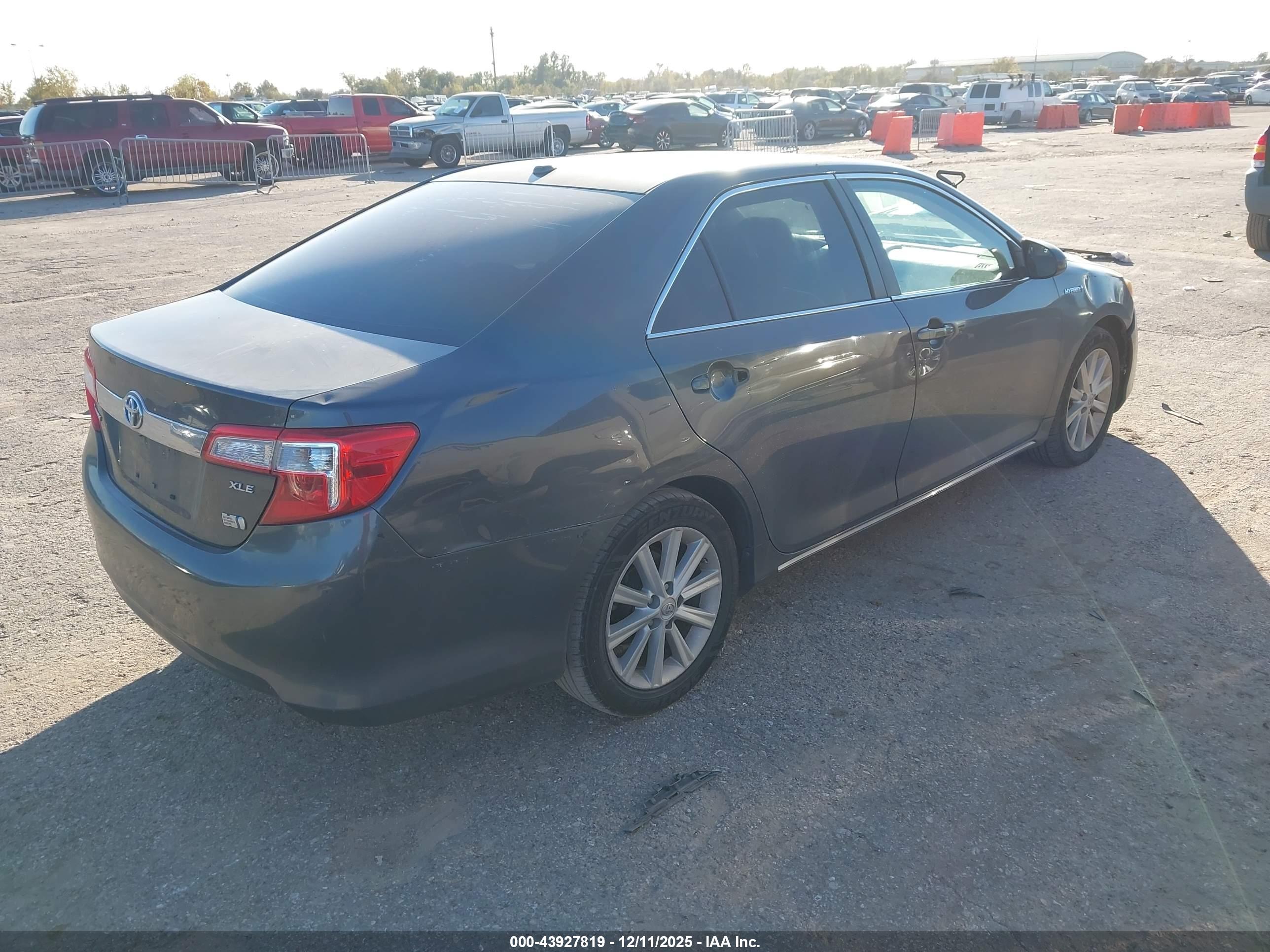 TOYOTA CAMRY image 4