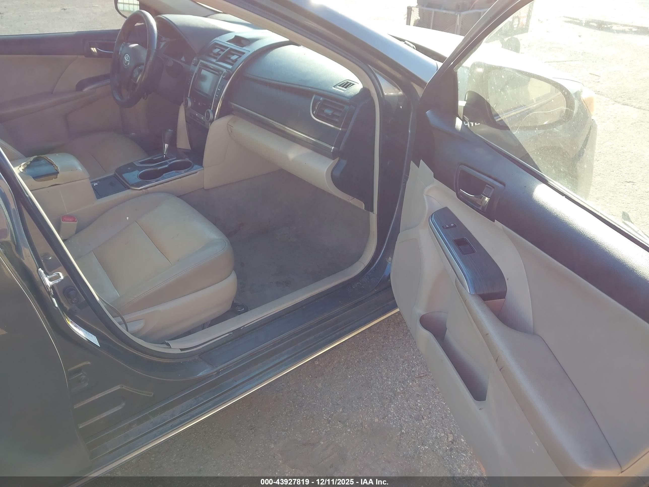TOYOTA CAMRY image 5