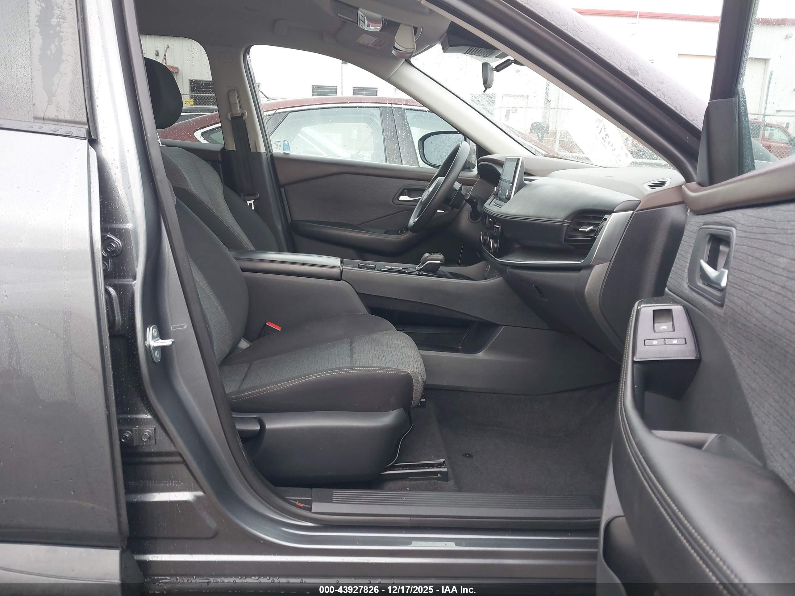 NISSAN ROGUE image 5