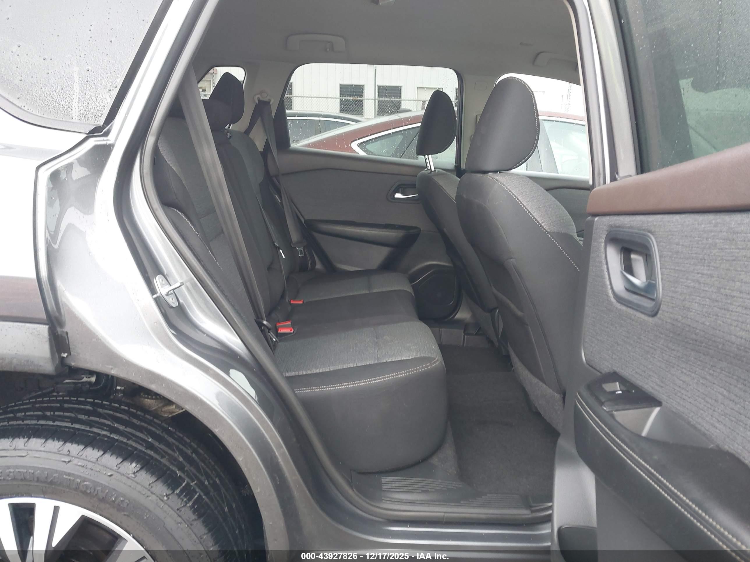 NISSAN ROGUE image 8