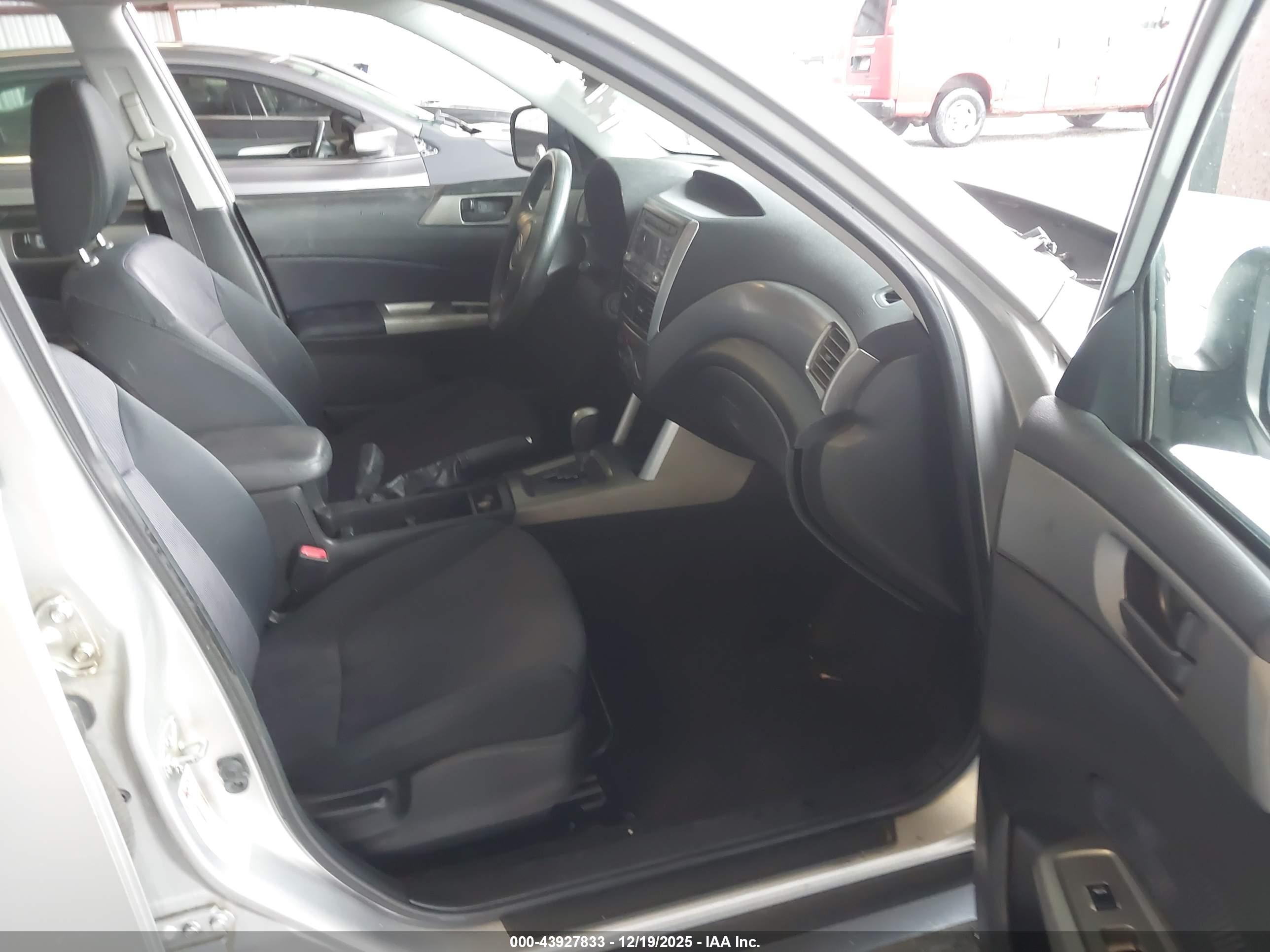 SUBARU FORESTER image 5