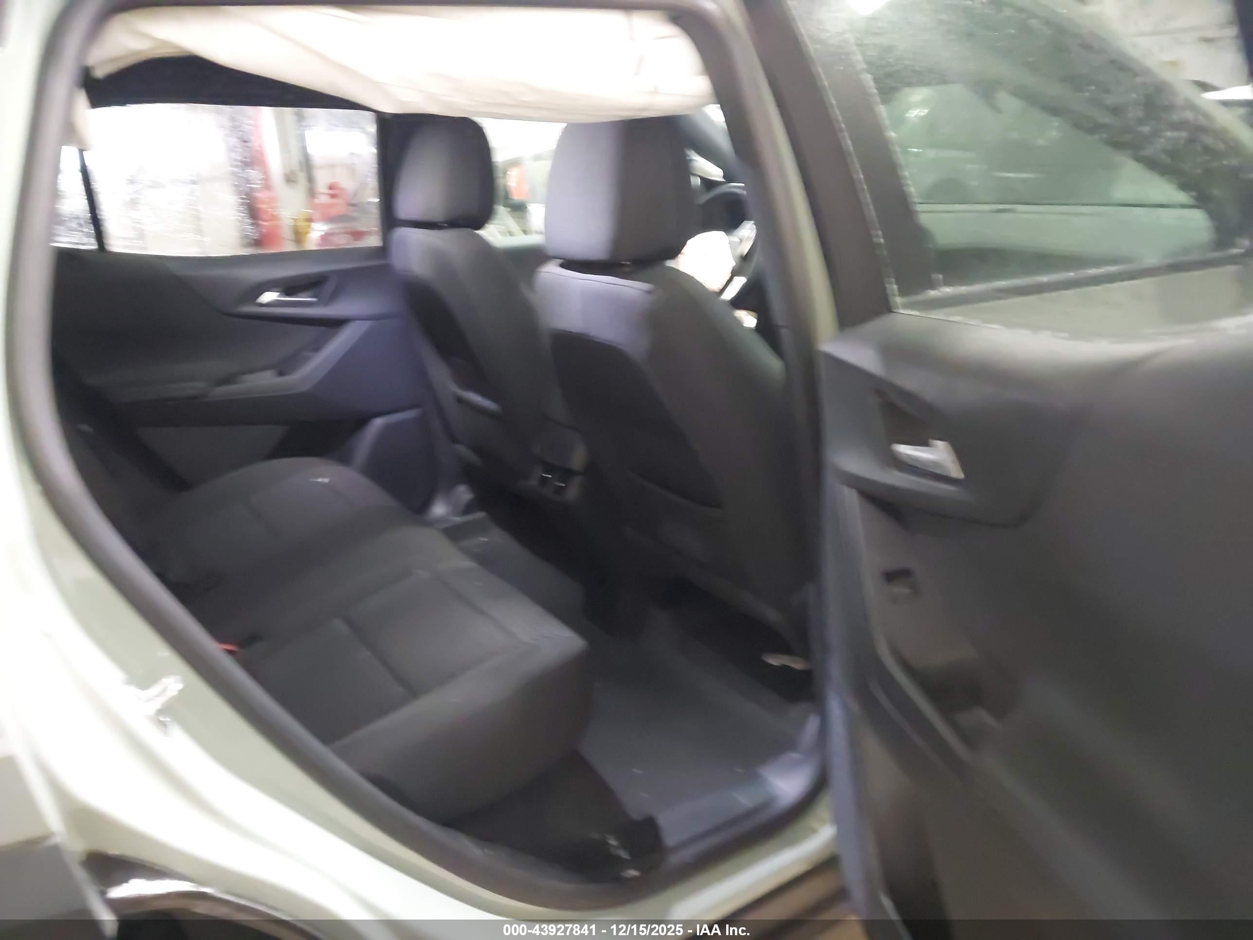 CHEVROLET EQUINOX image 8
