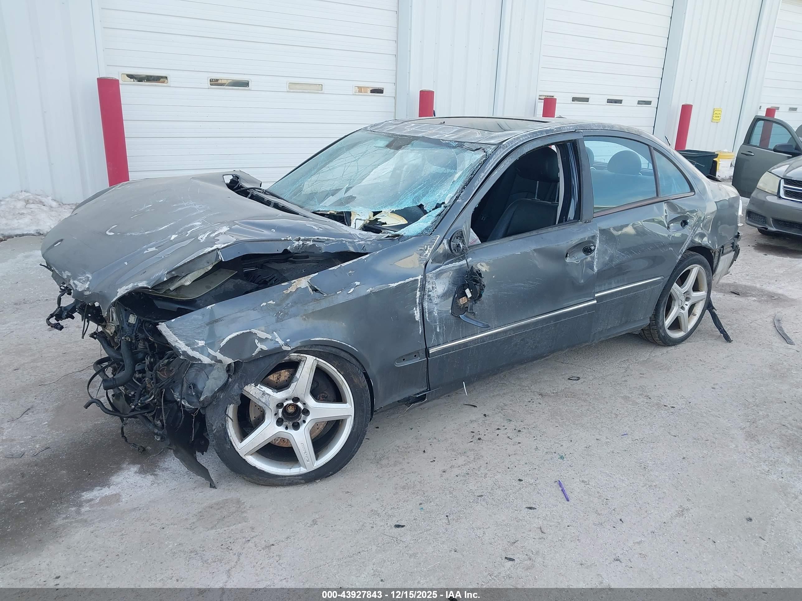 MERCEDES-BENZ E image 2