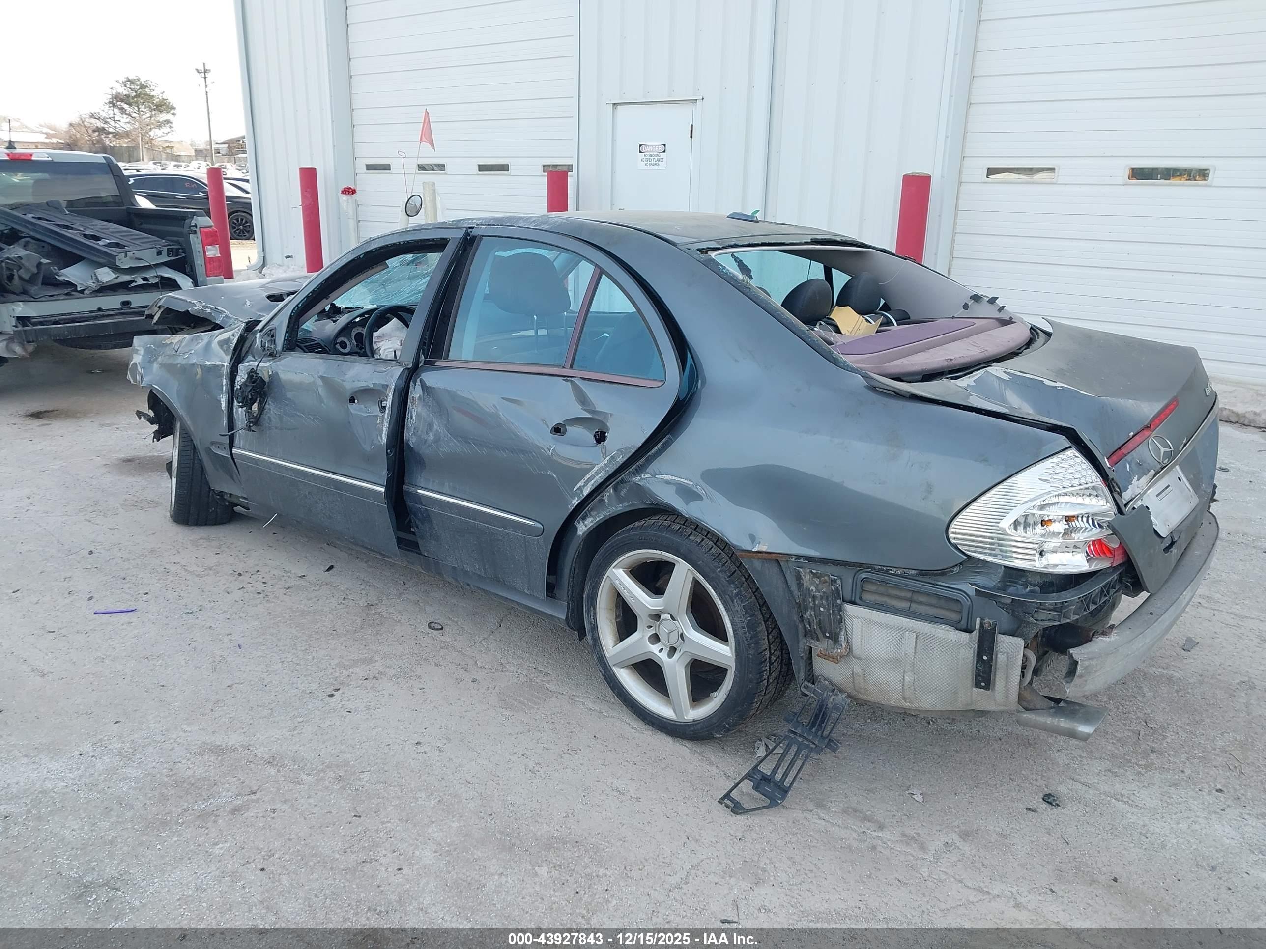 MERCEDES-BENZ E image 3