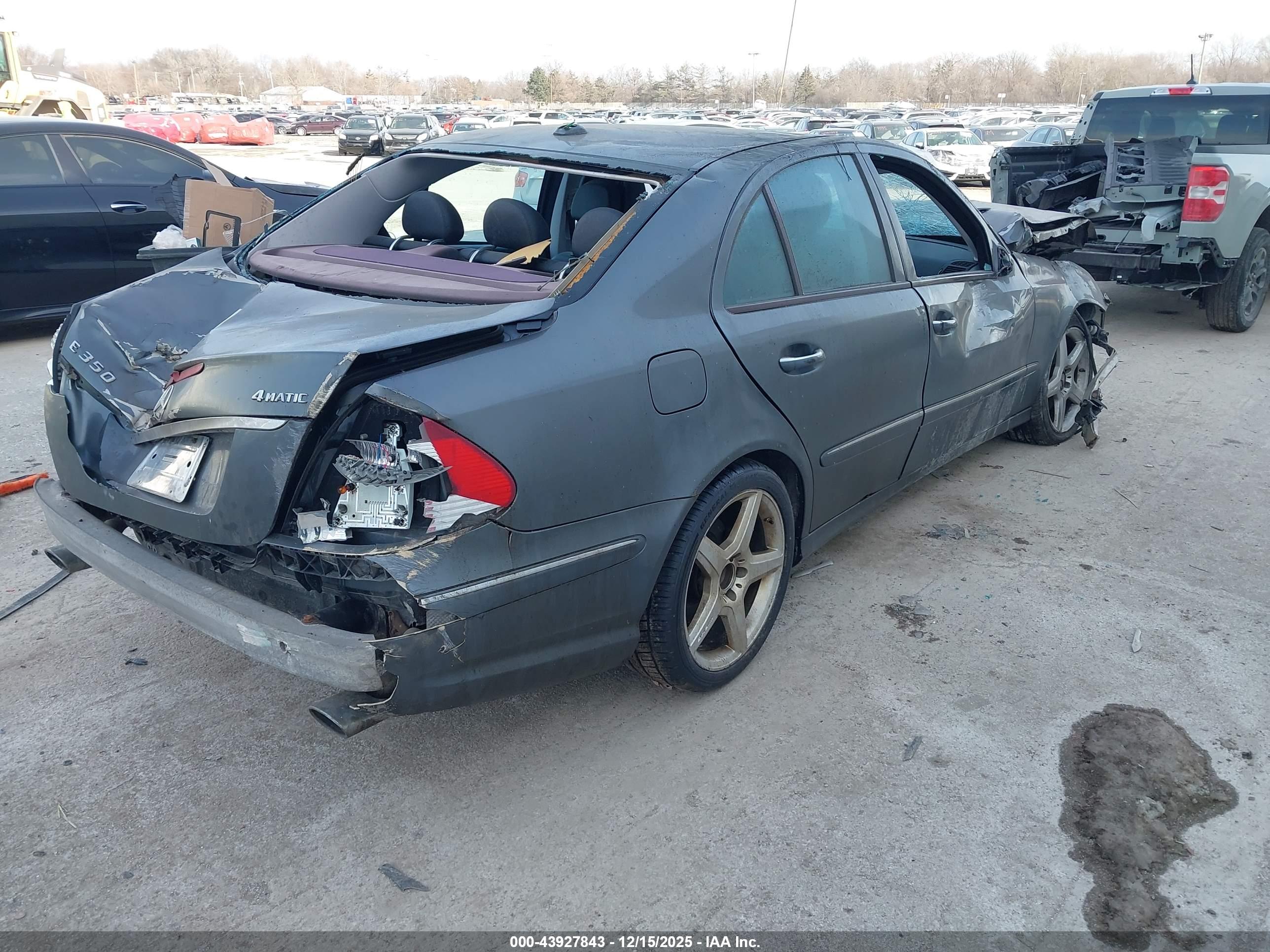 MERCEDES-BENZ E image 4