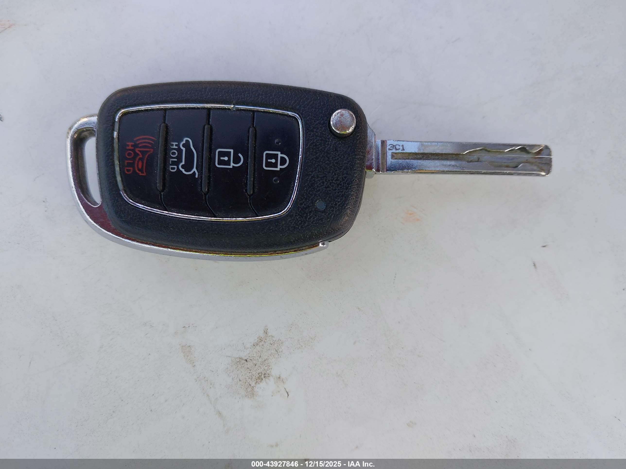 HYUNDAI TUCSON image 11