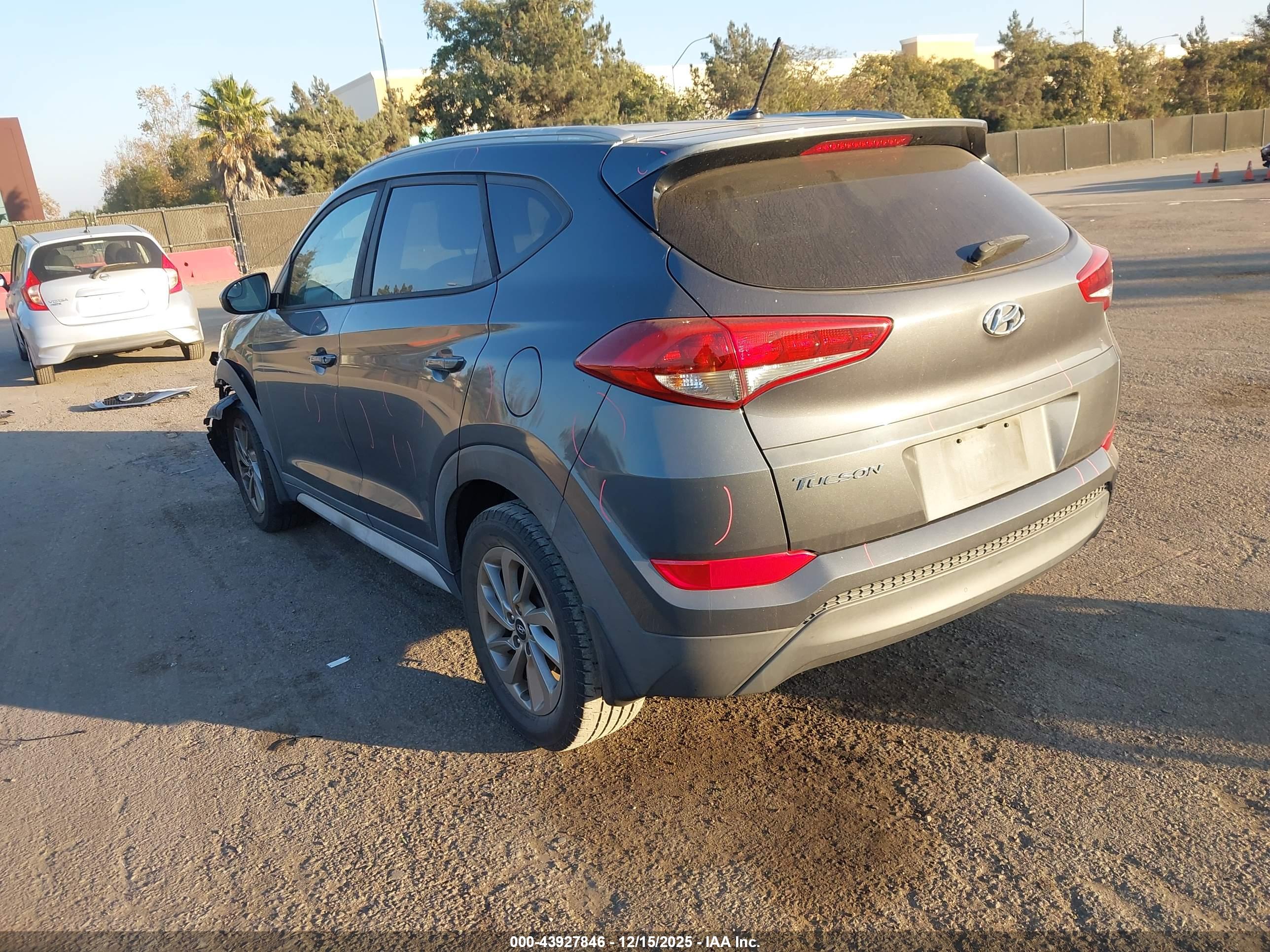 HYUNDAI TUCSON image 3