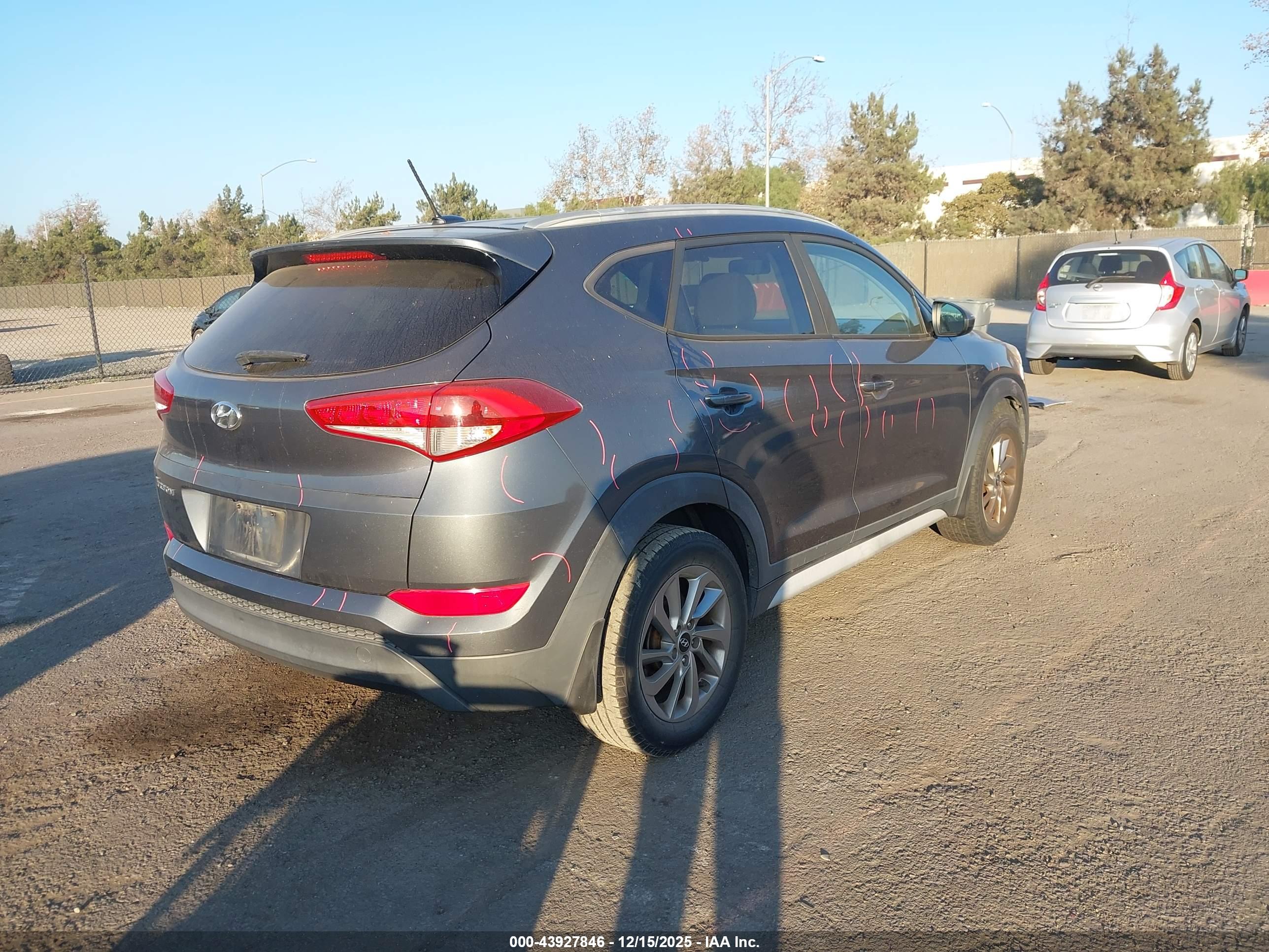HYUNDAI TUCSON image 4