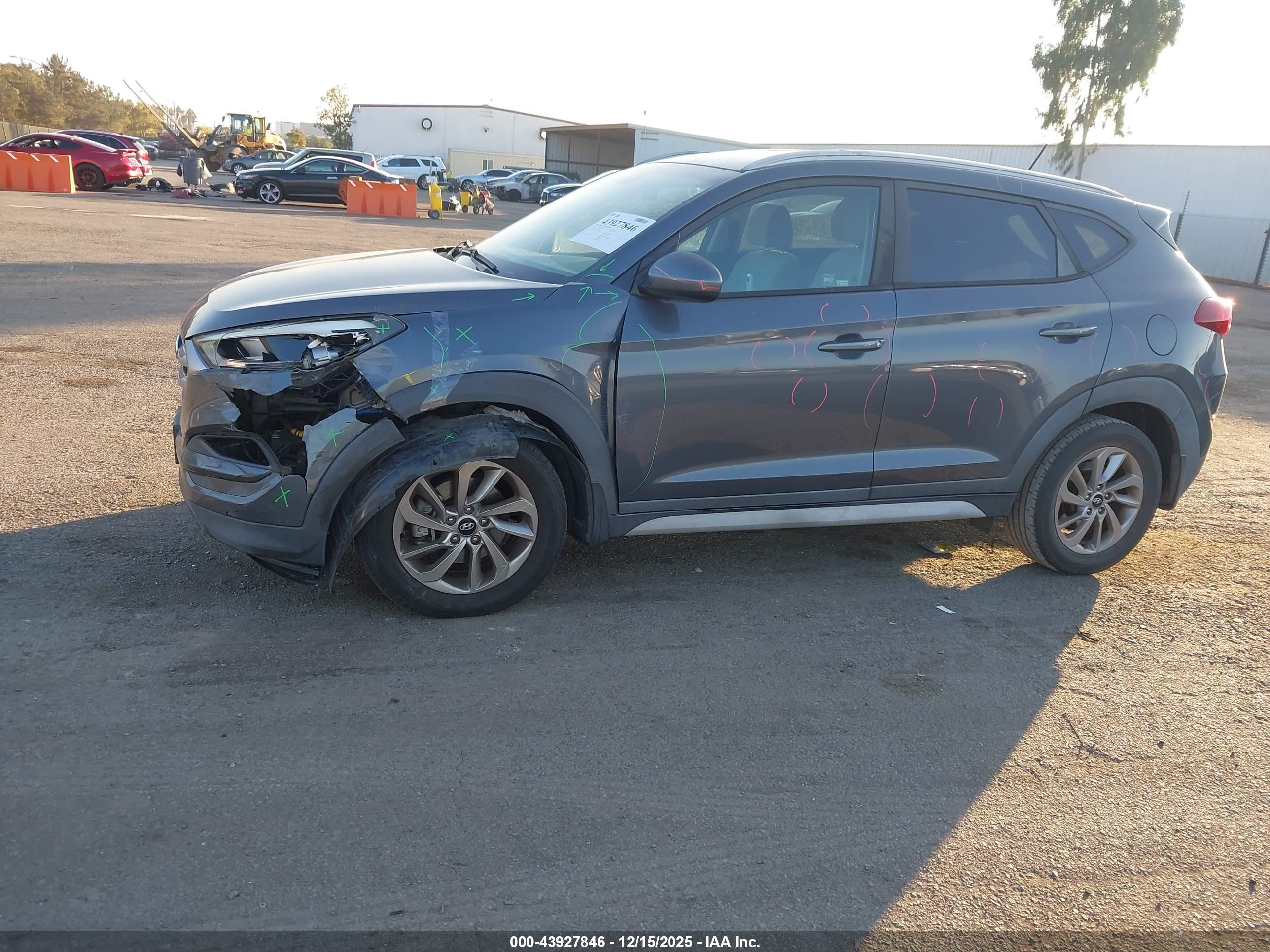 HYUNDAI TUCSON image 6