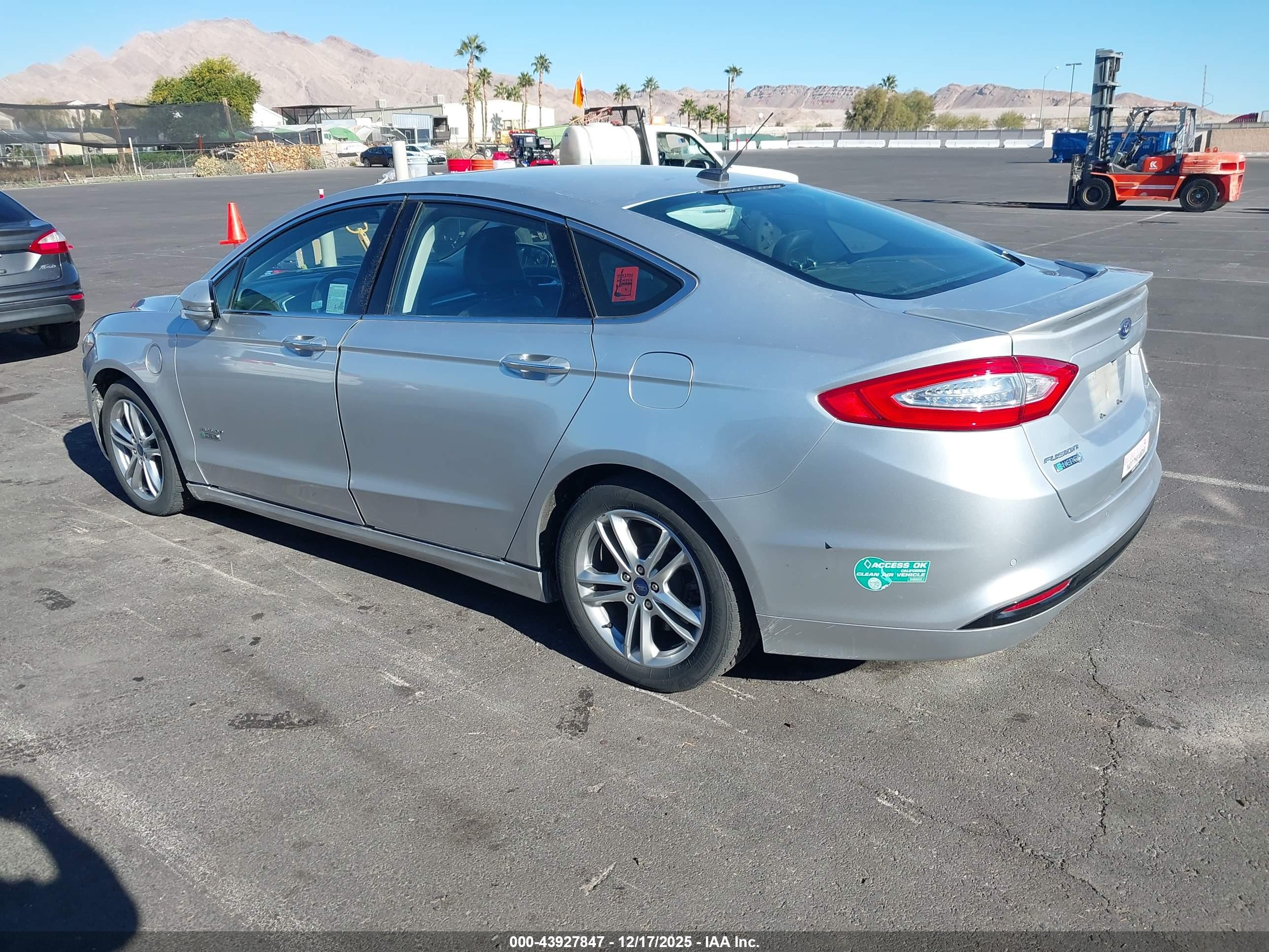 FORD FUSION image 3