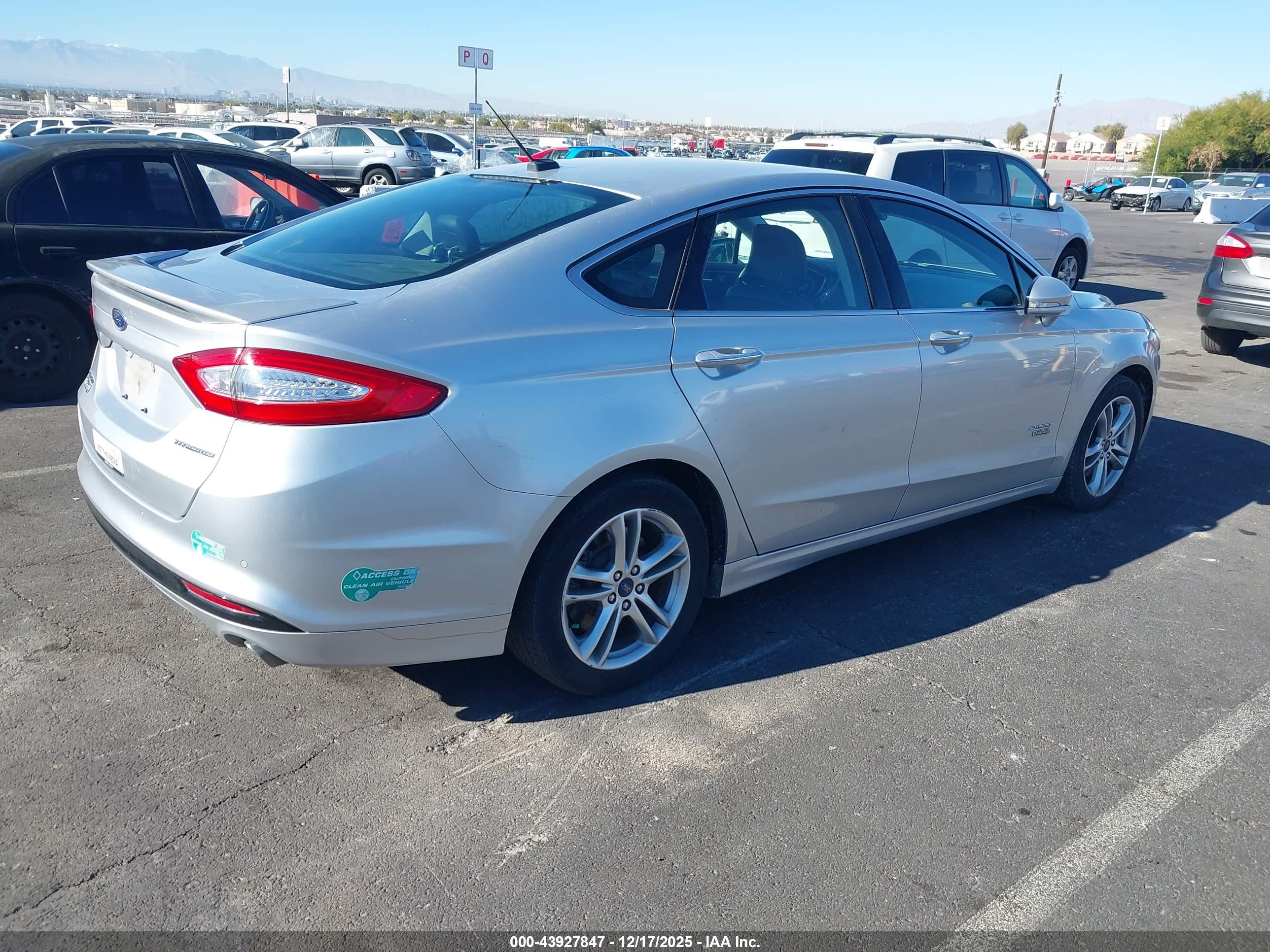 FORD FUSION image 4