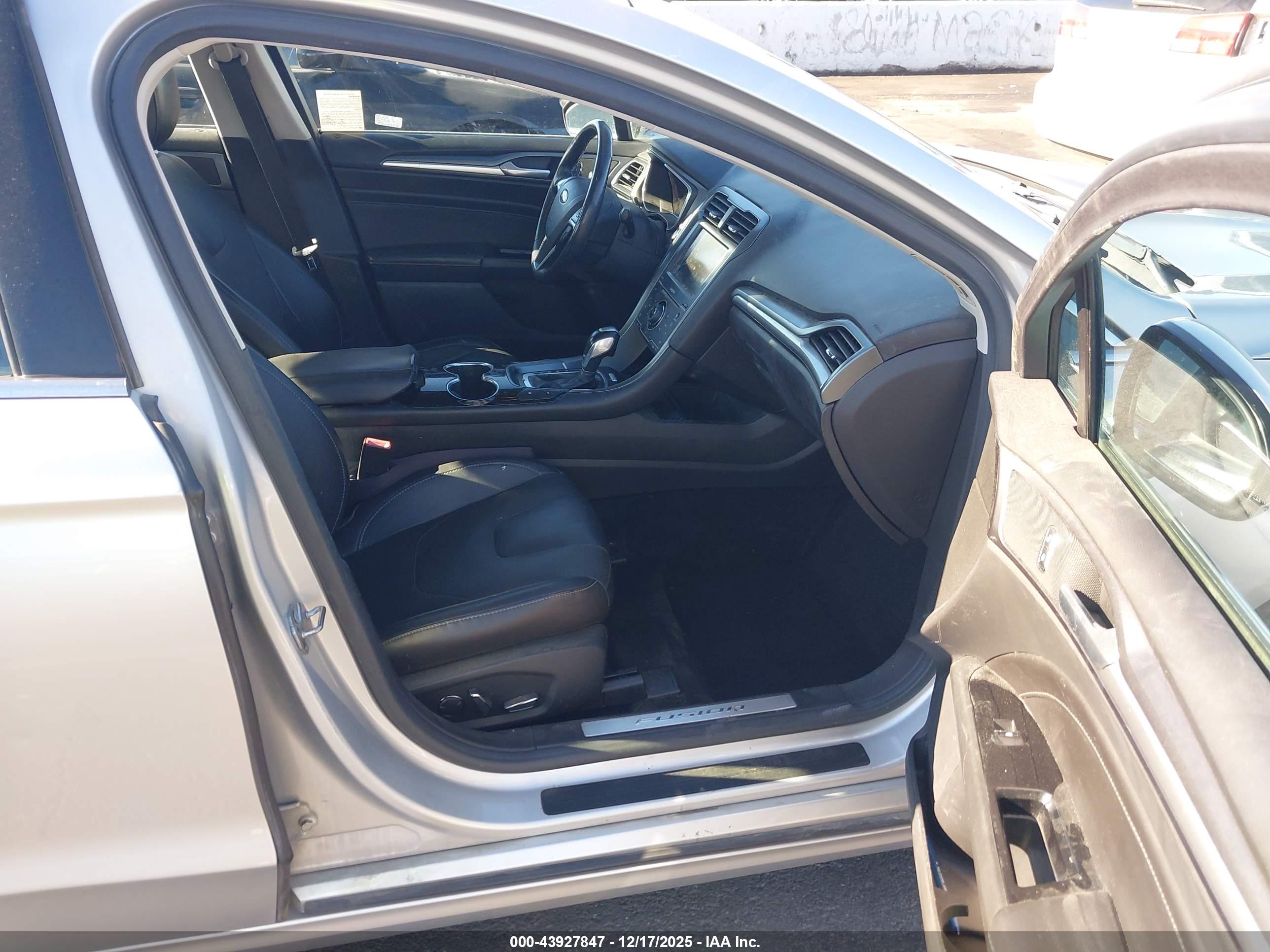 FORD FUSION image 5