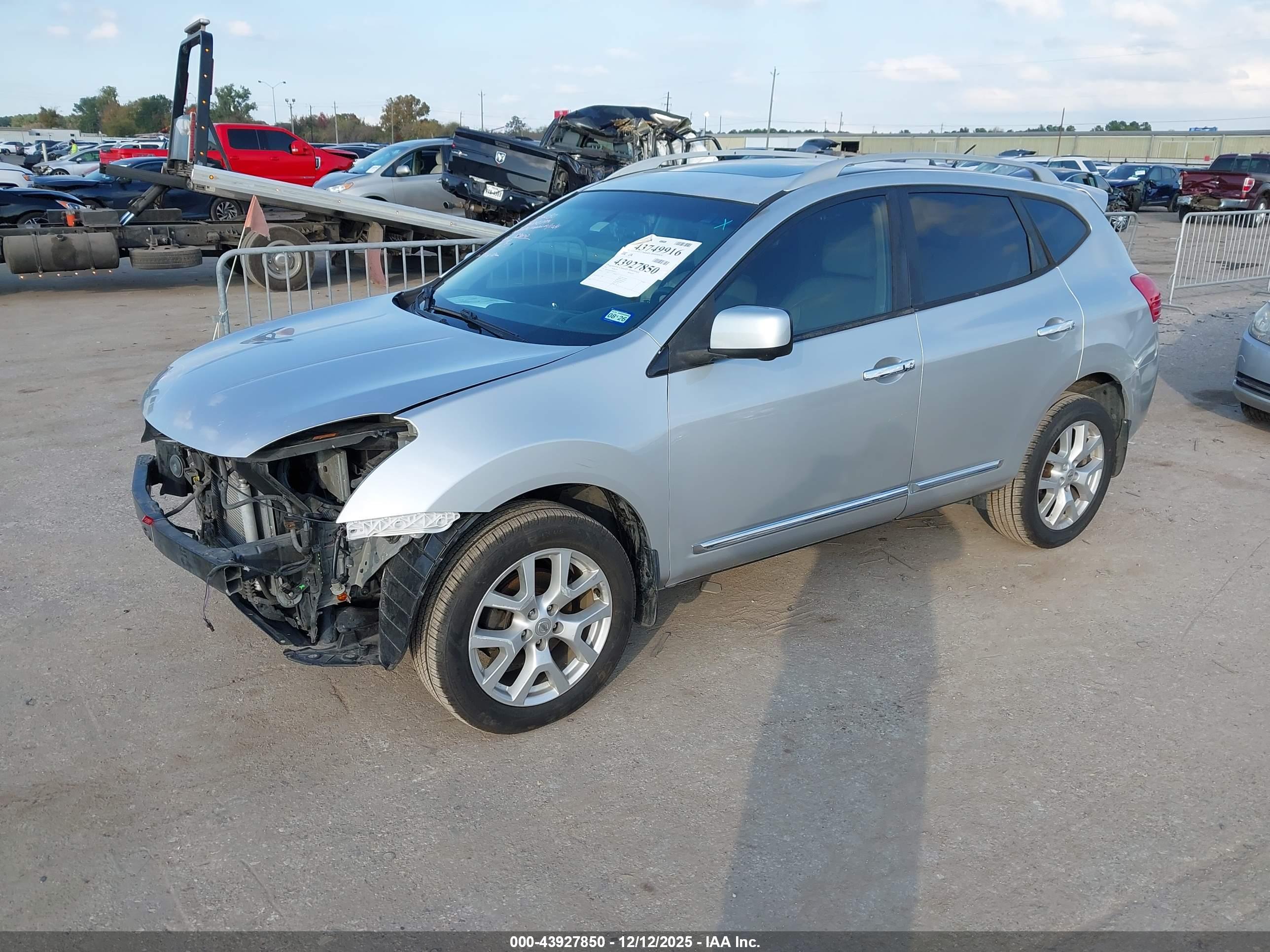 NISSAN ROGUE image 2