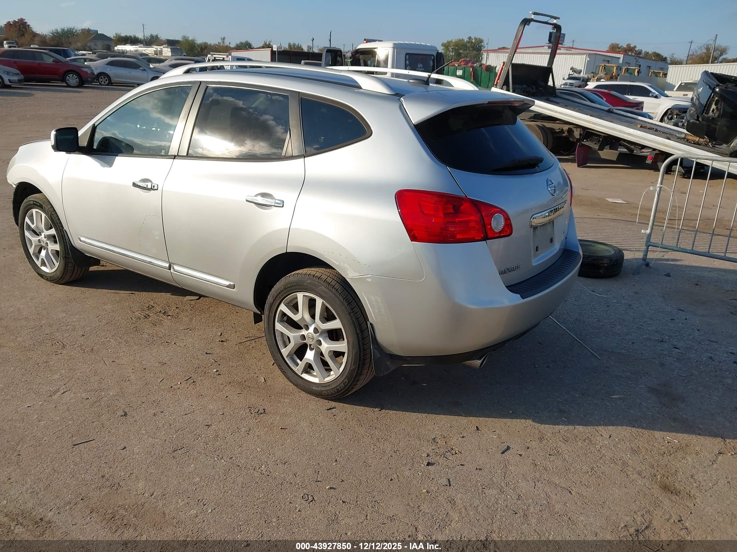 NISSAN ROGUE image 3