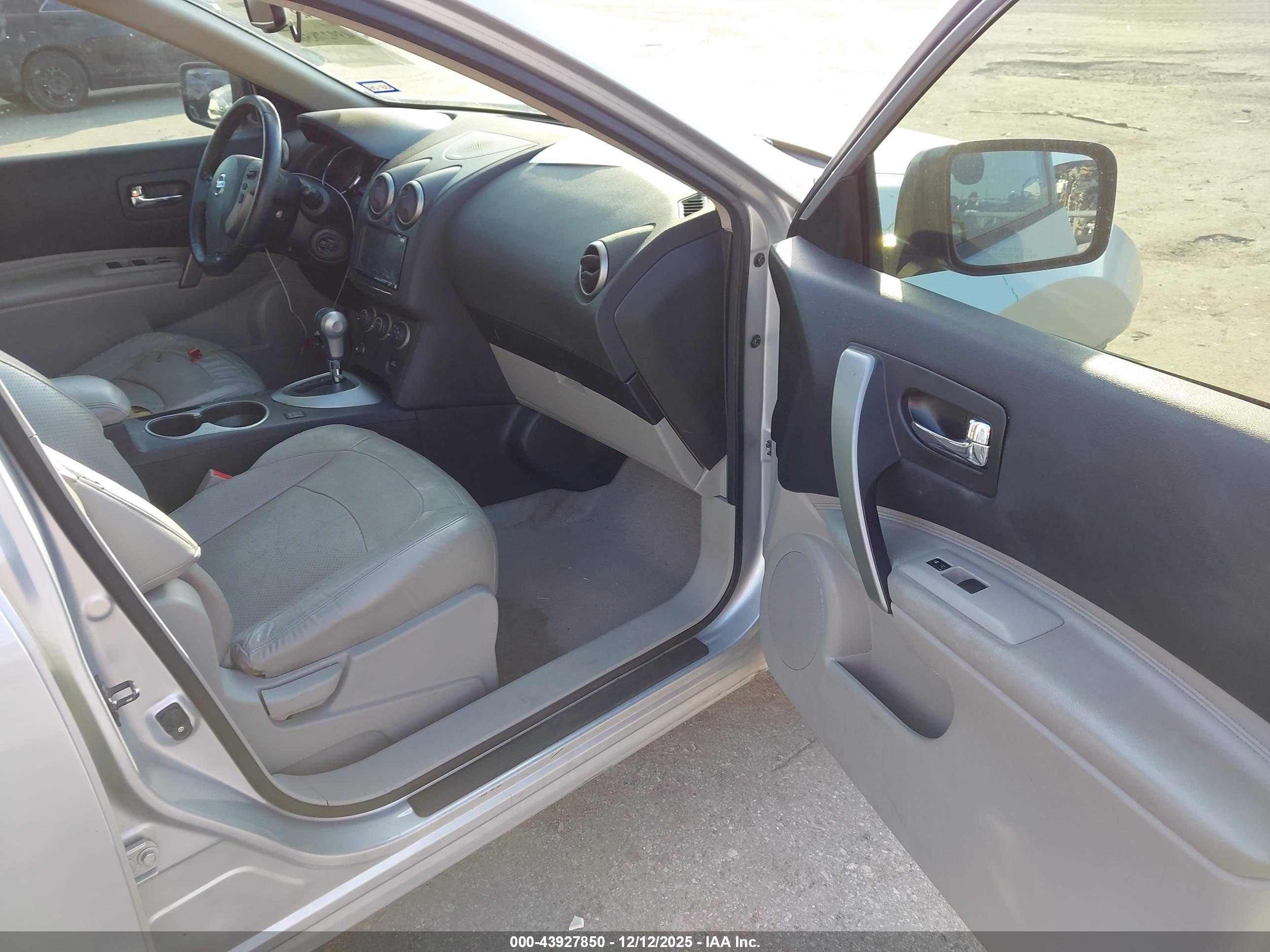 NISSAN ROGUE image 5