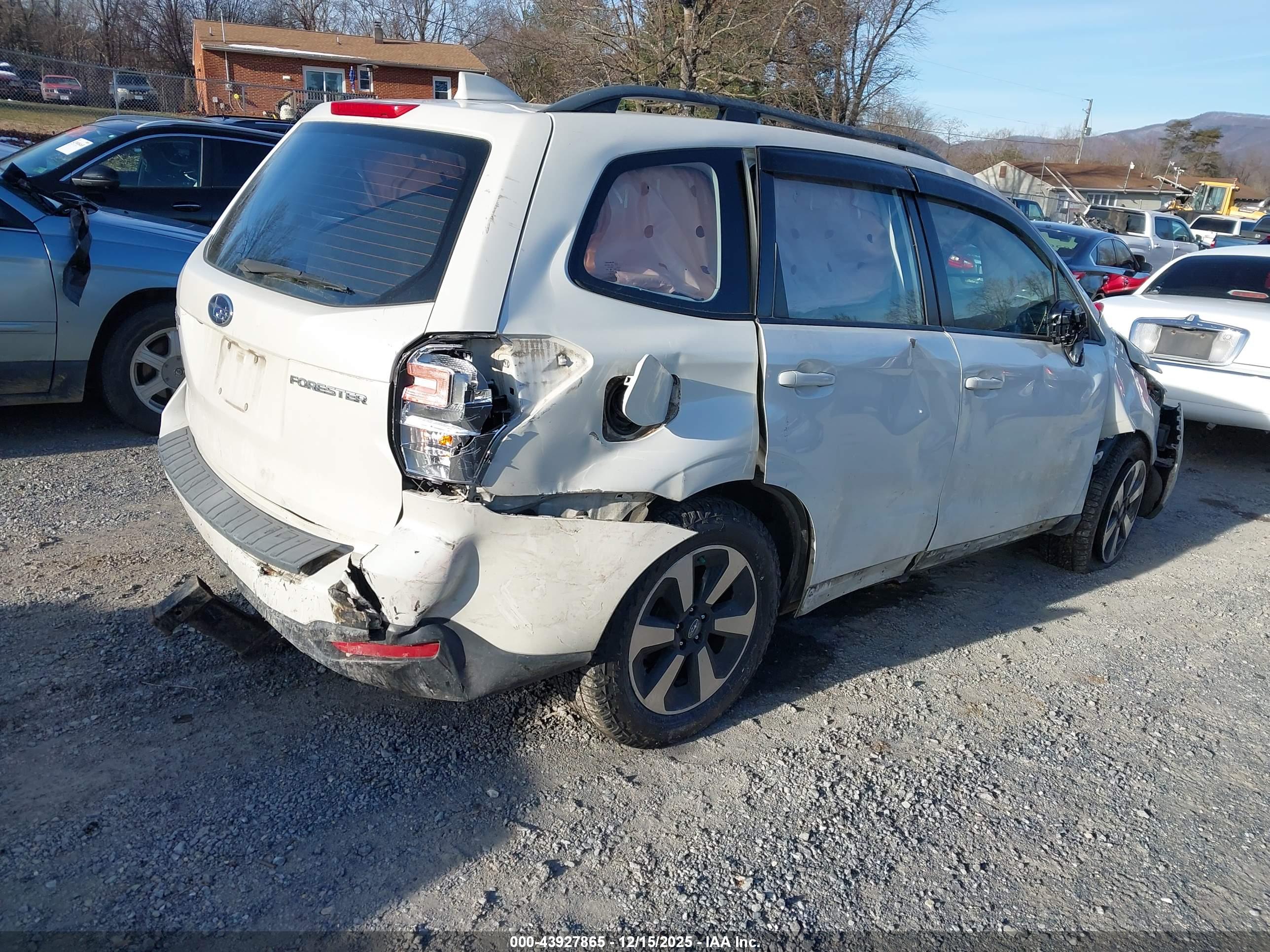SUBARU FORESTER image 4