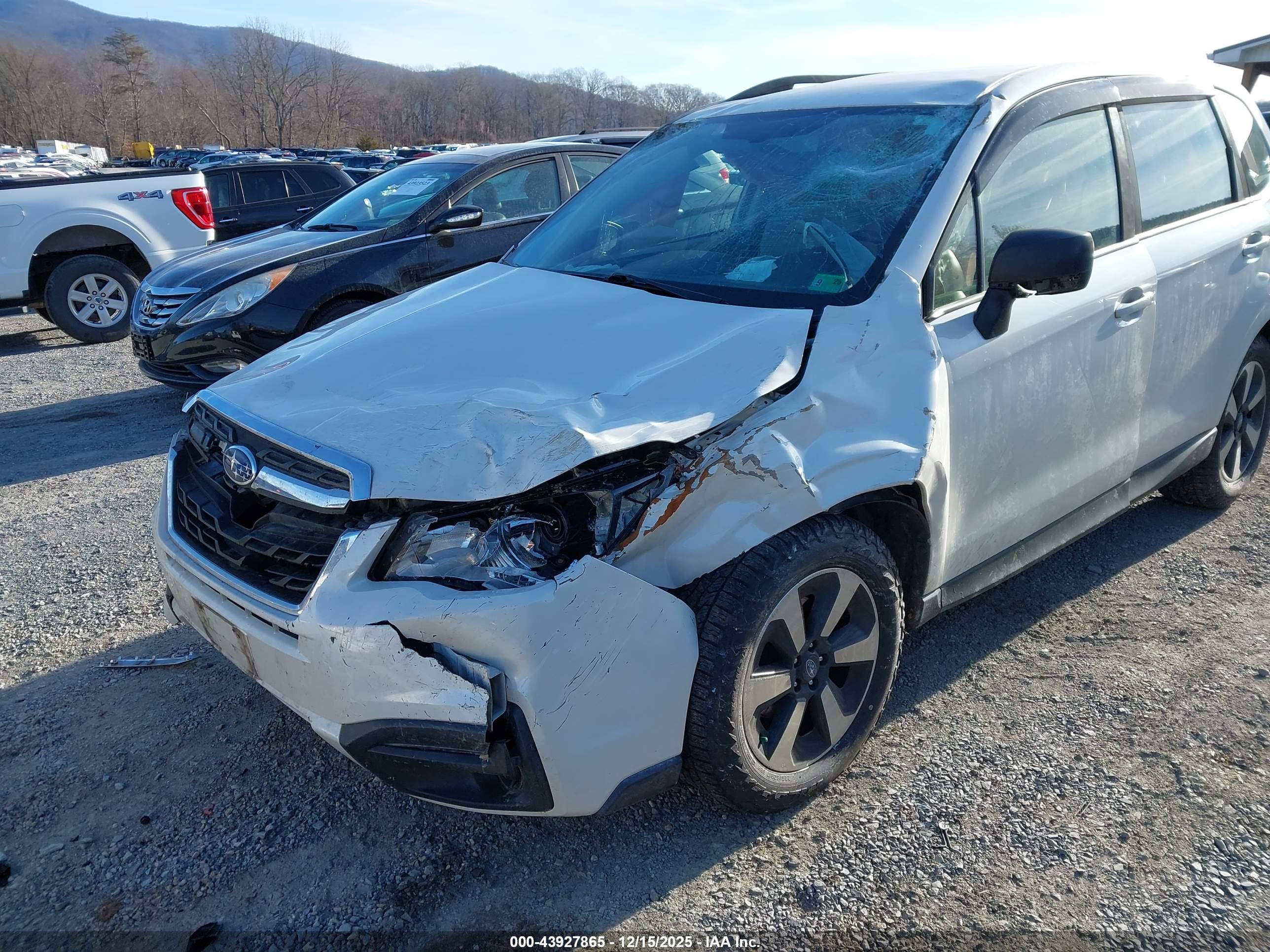SUBARU FORESTER image 6