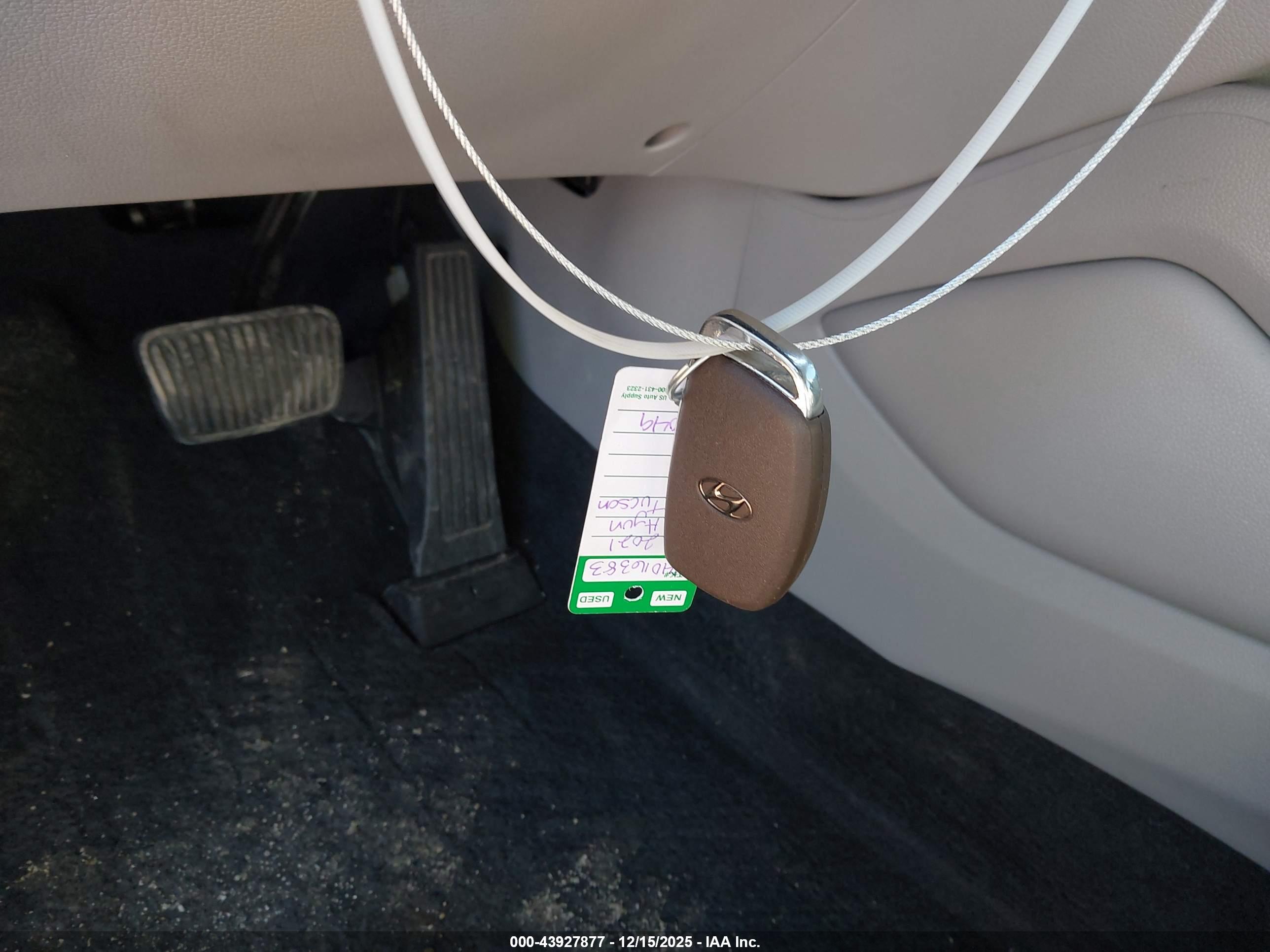 HYUNDAI TUCSON image 11