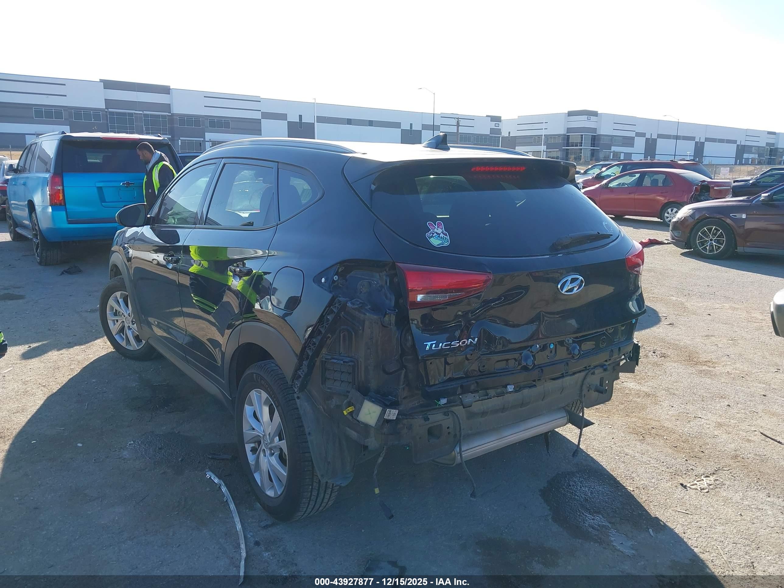 HYUNDAI TUCSON image 3