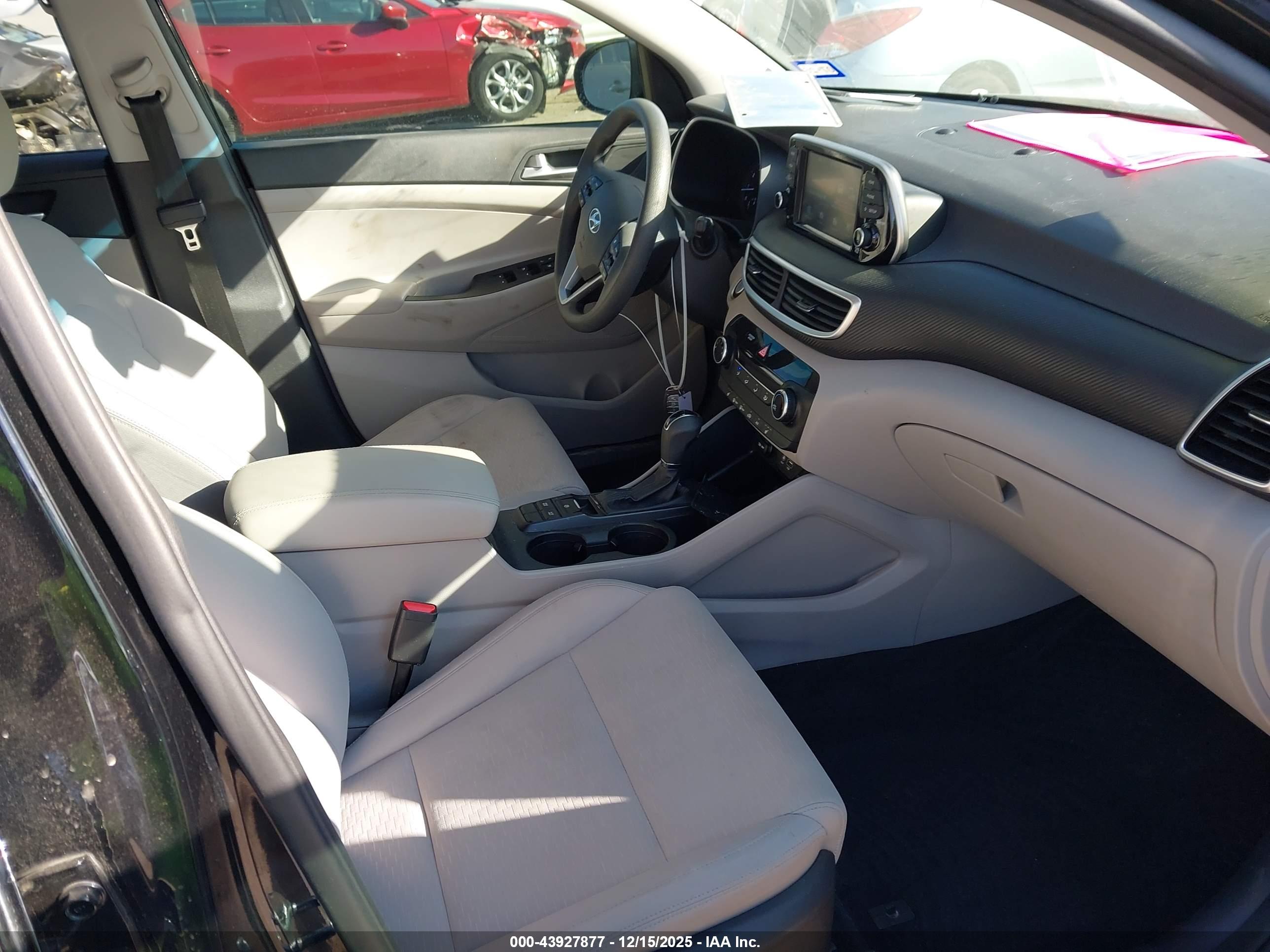 HYUNDAI TUCSON image 5