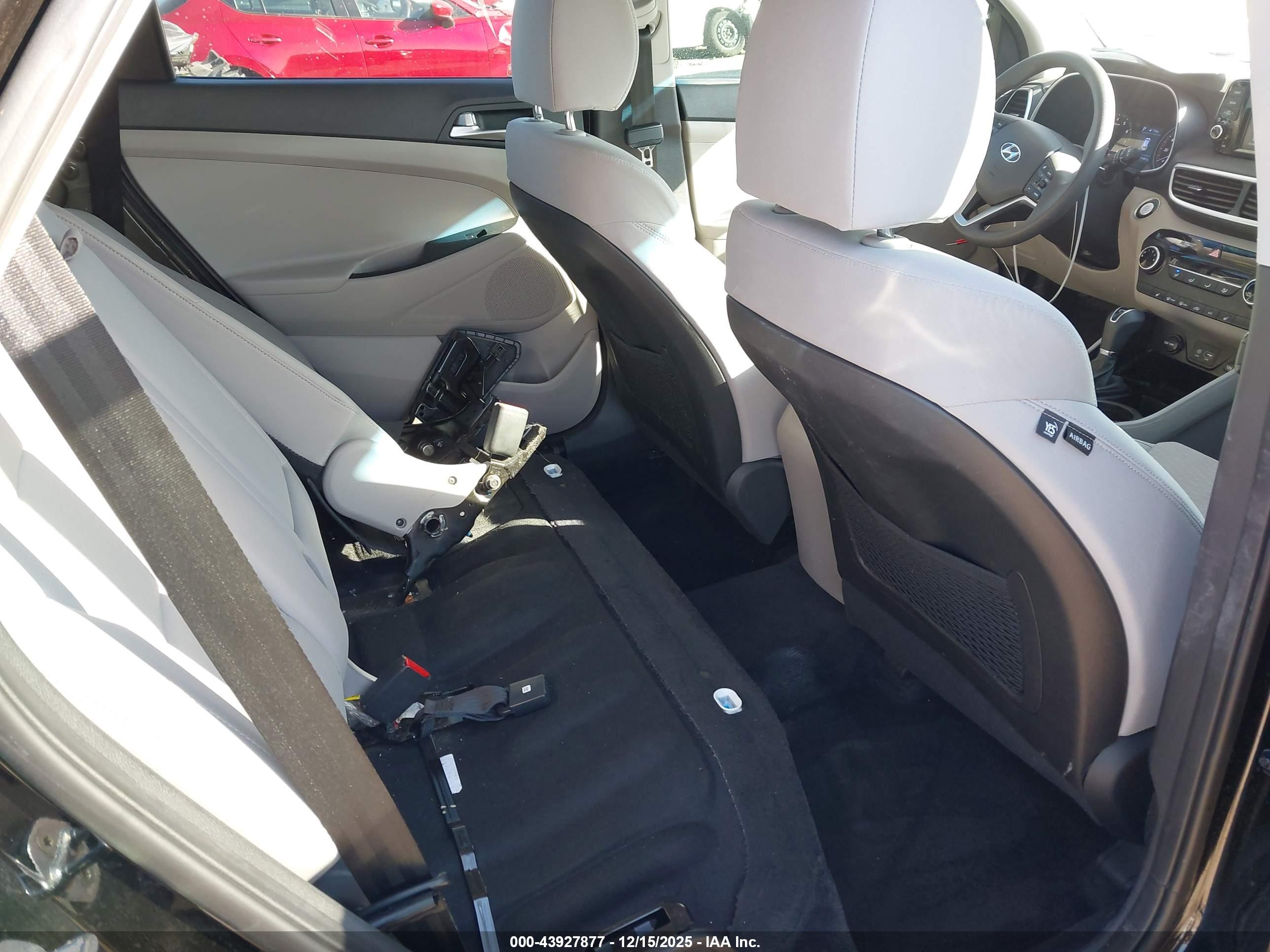 HYUNDAI TUCSON image 8