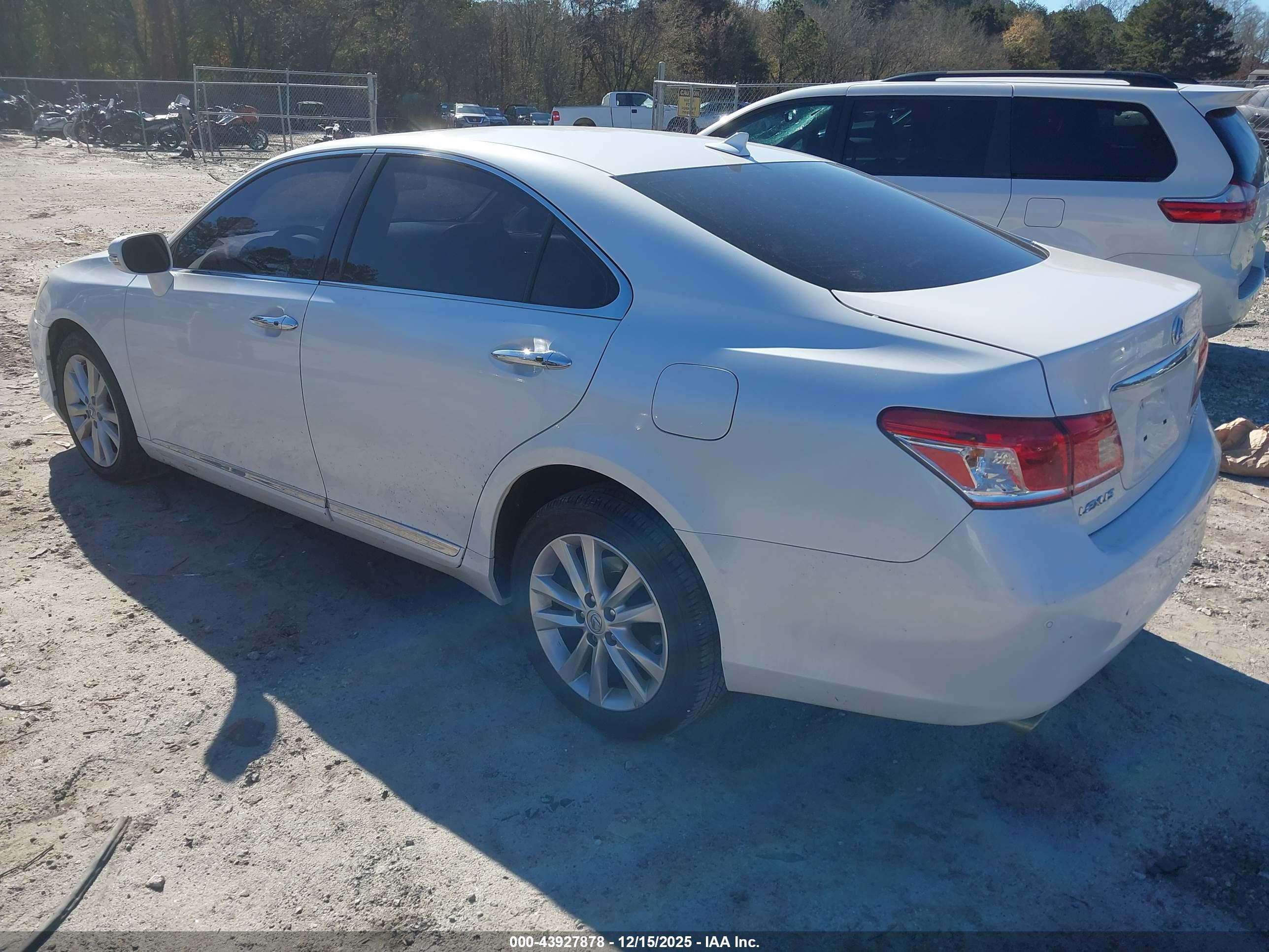 LEXUS ES image 3
