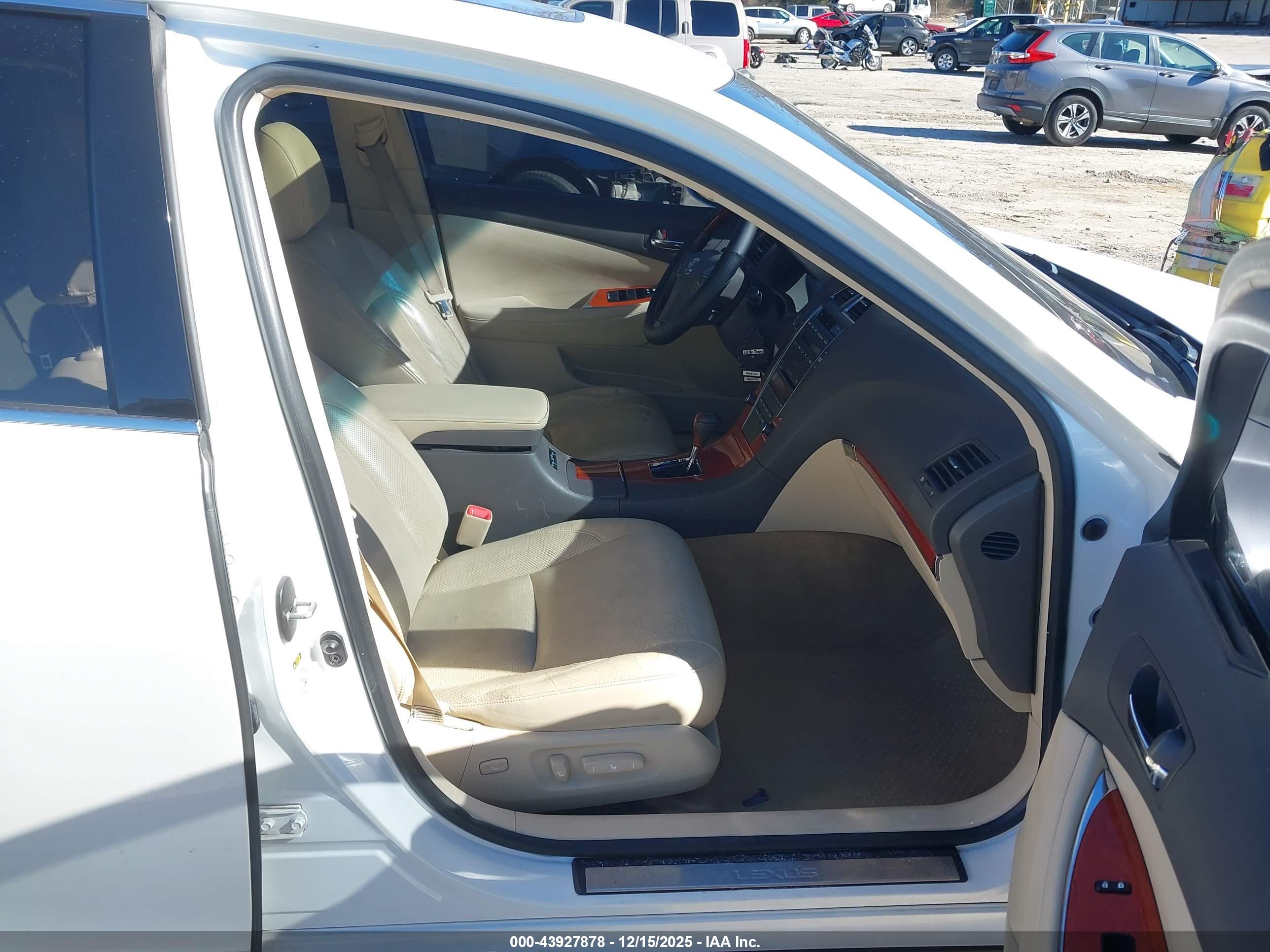 LEXUS ES image 5