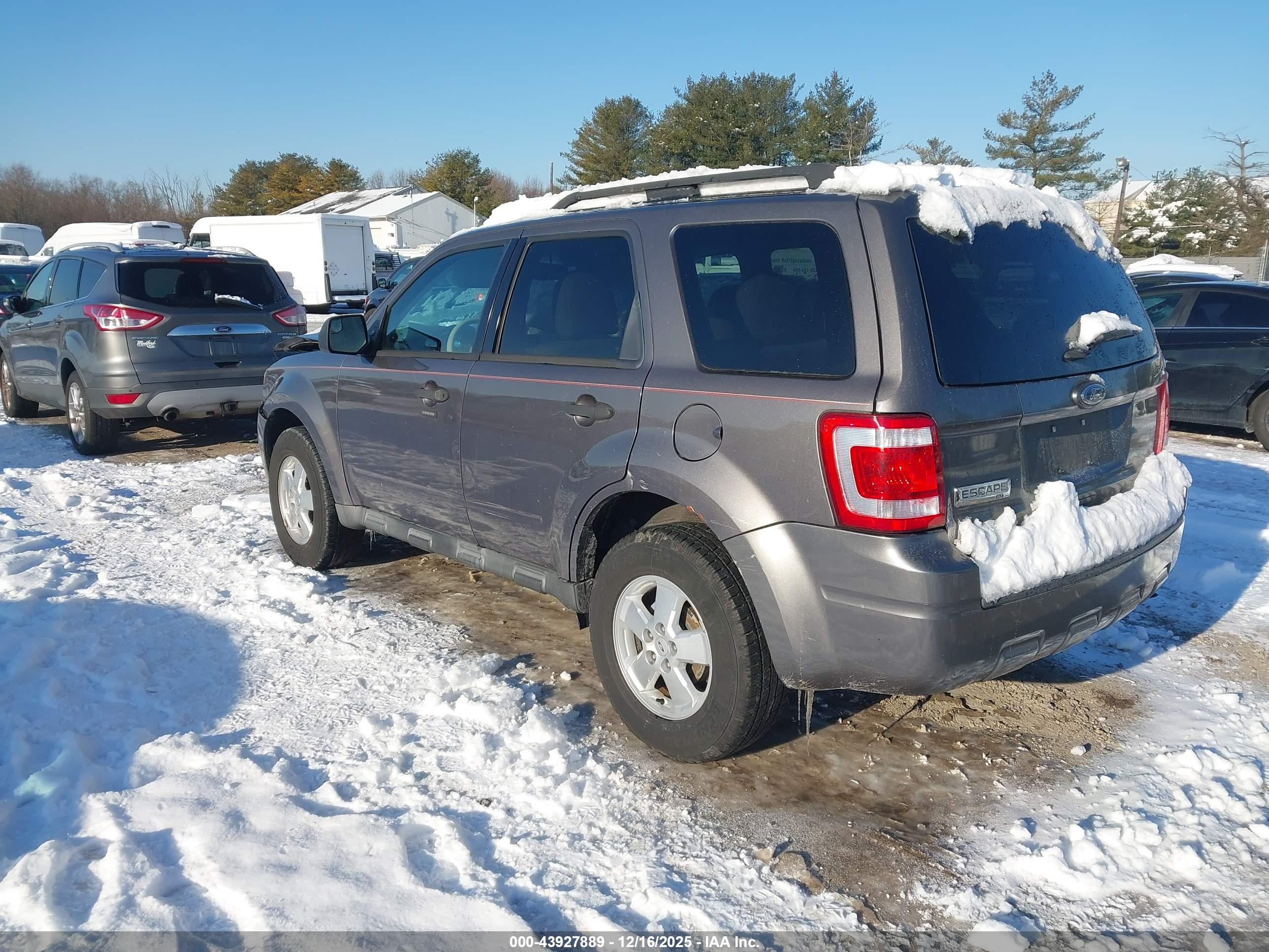 FORD ESCAPE image 3