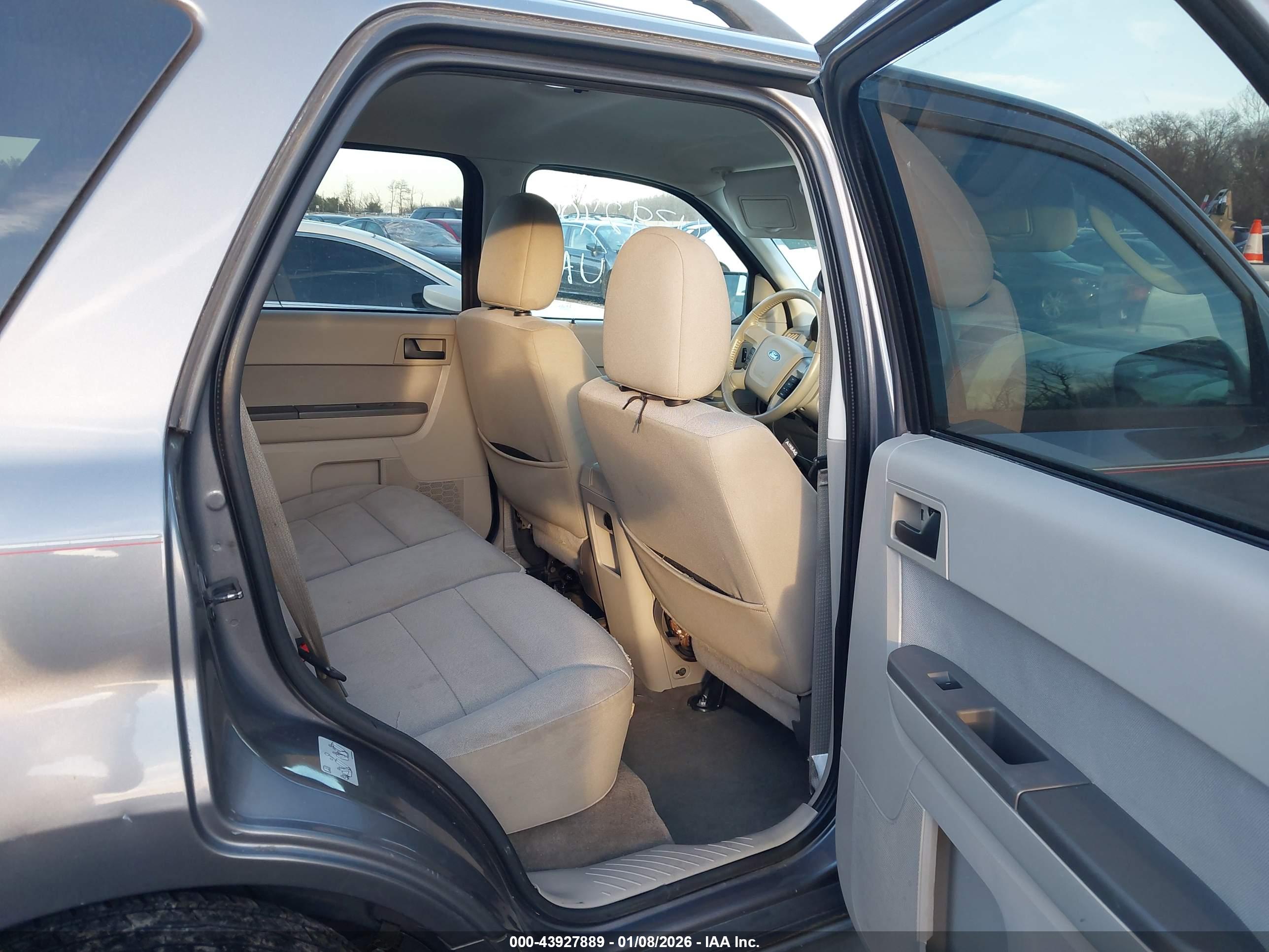 FORD ESCAPE image 8