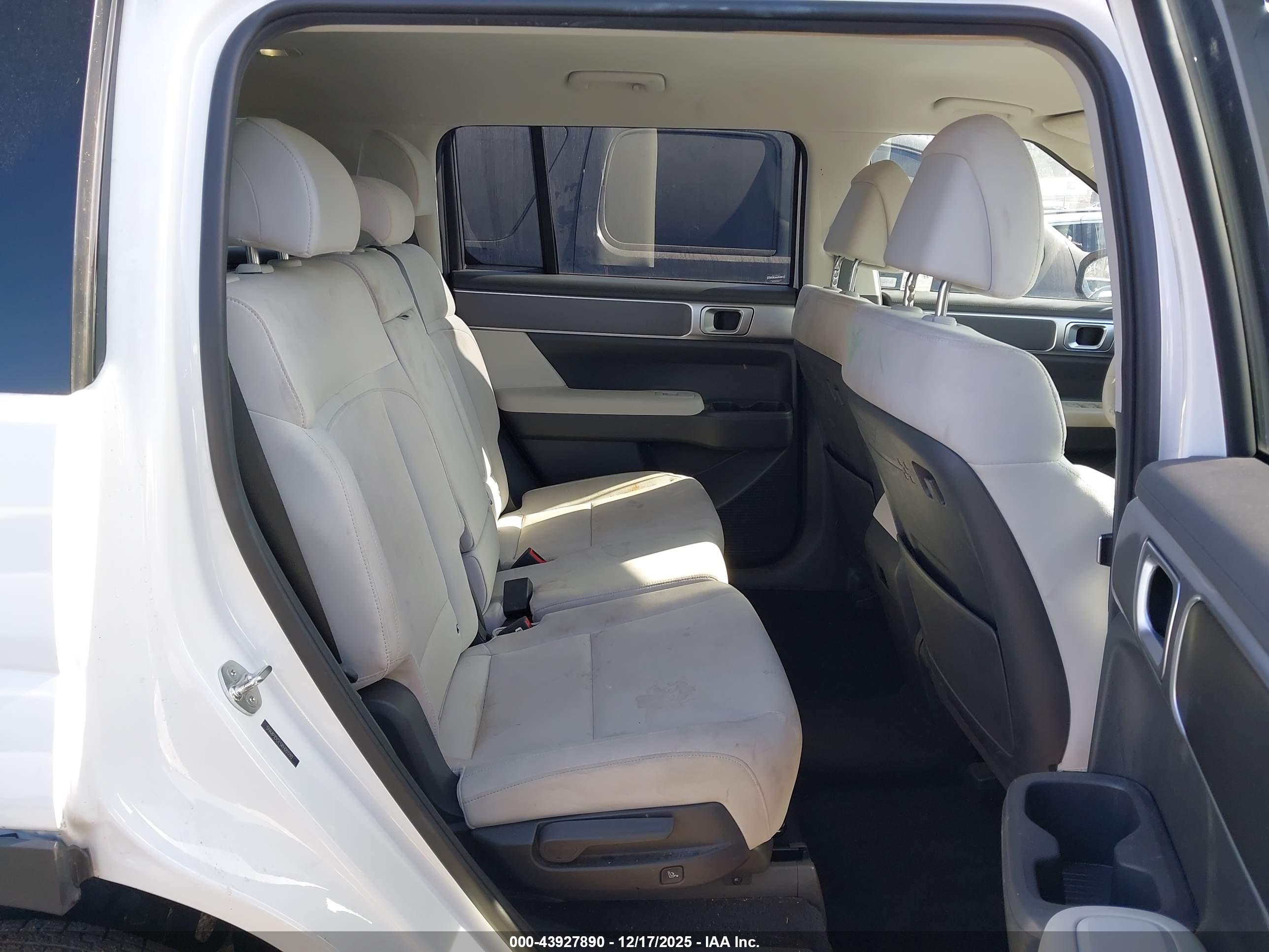 HYUNDAI SANTA image 8