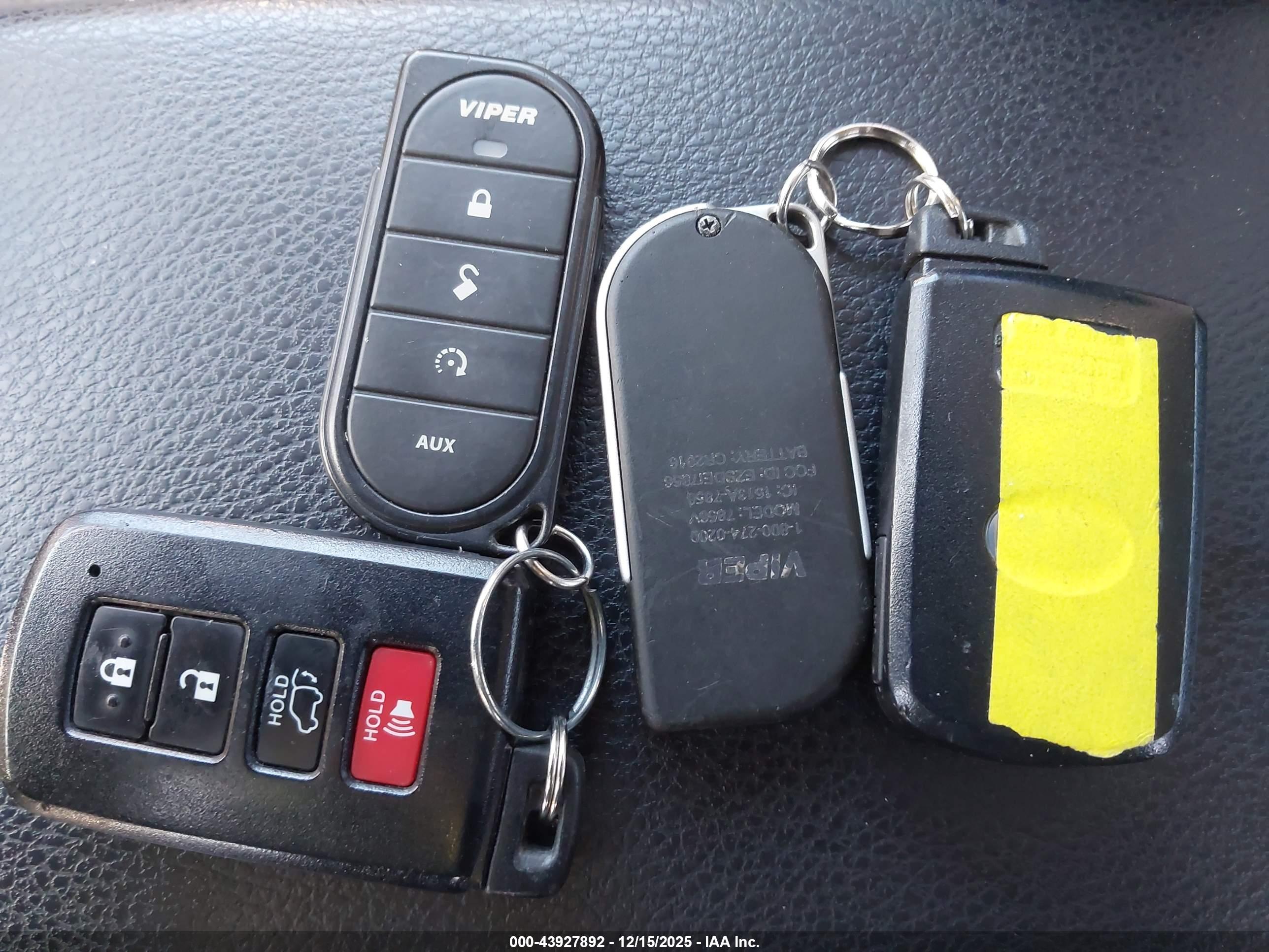 TOYOTA RAV4 image 11