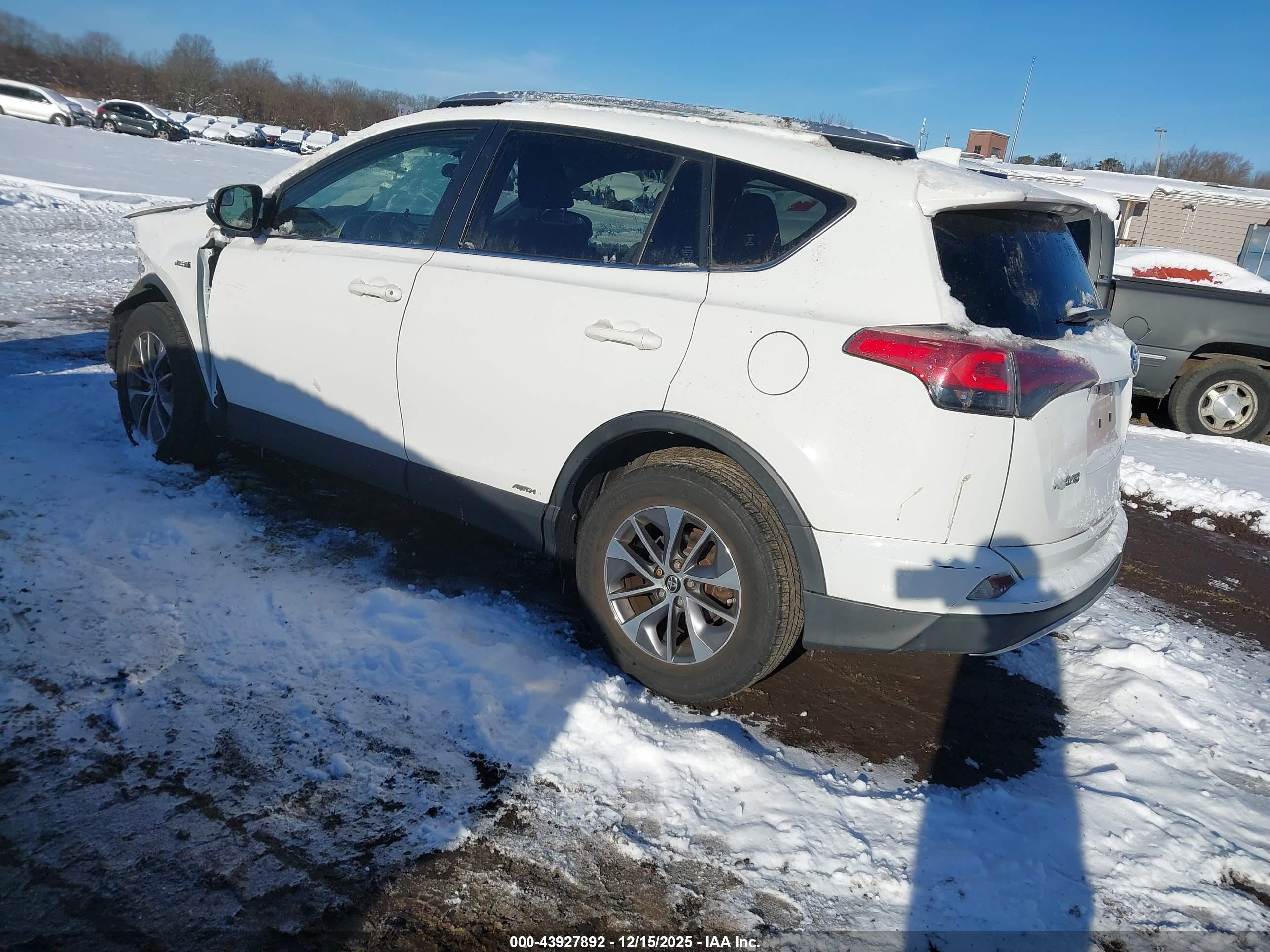 TOYOTA RAV4 image 3