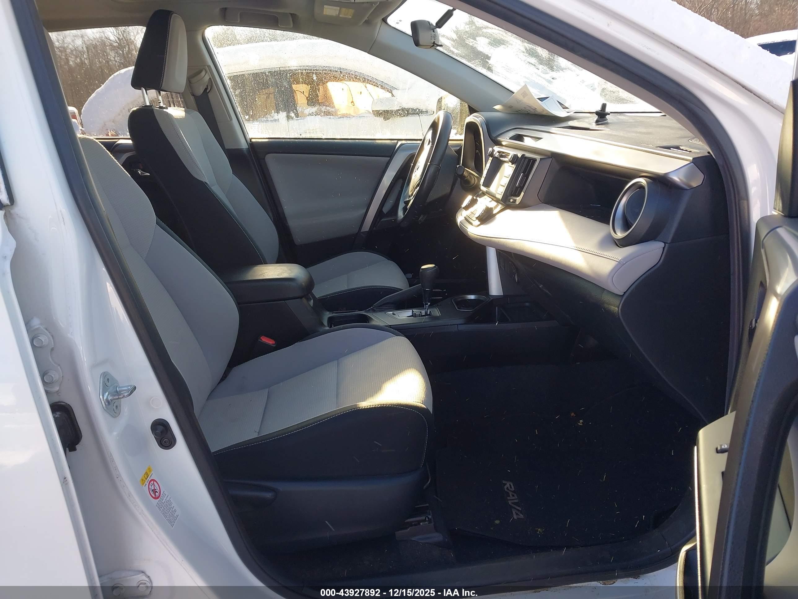 TOYOTA RAV4 image 5
