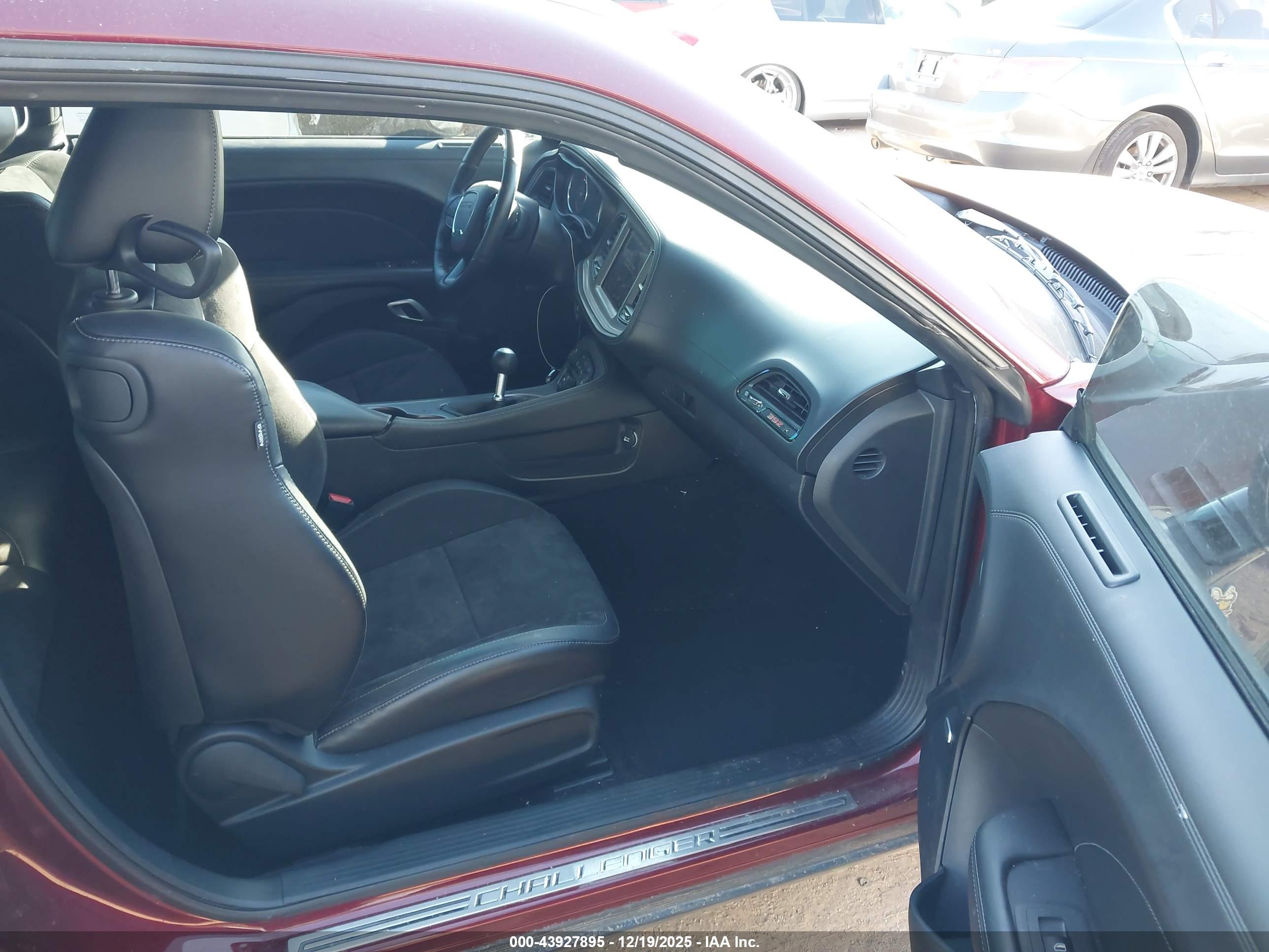 DODGE CHALLENGER image 5