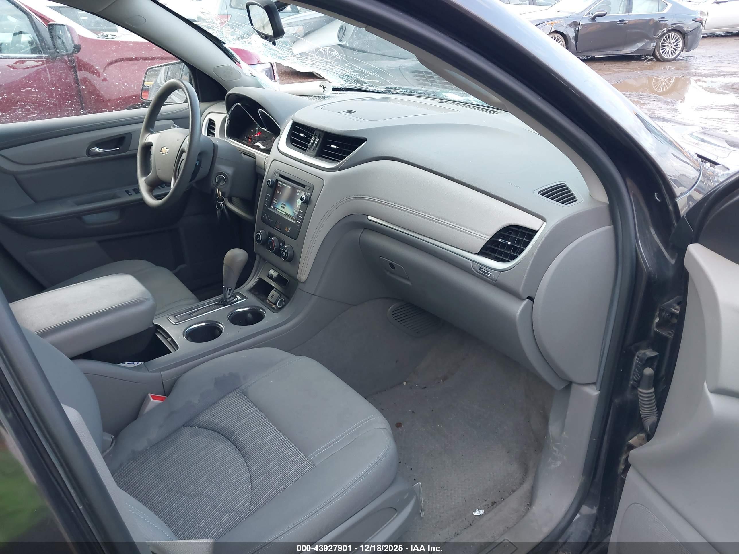CHEVROLET TRAVERSE image 5